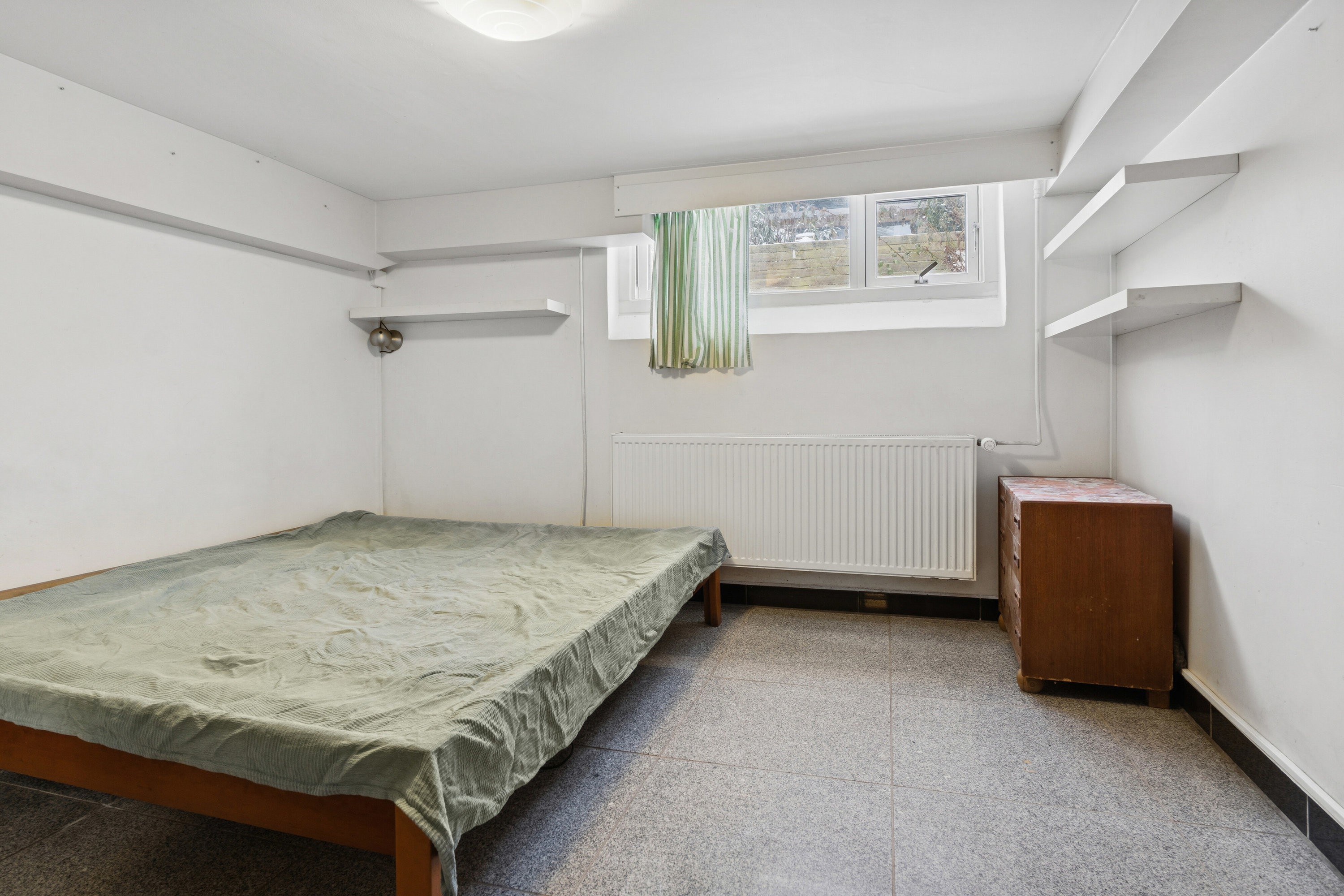 Fremhævet soveværelse billede i fuldskærmstilstand. Billede af Rønnevej 3, 2980 Kokkedal