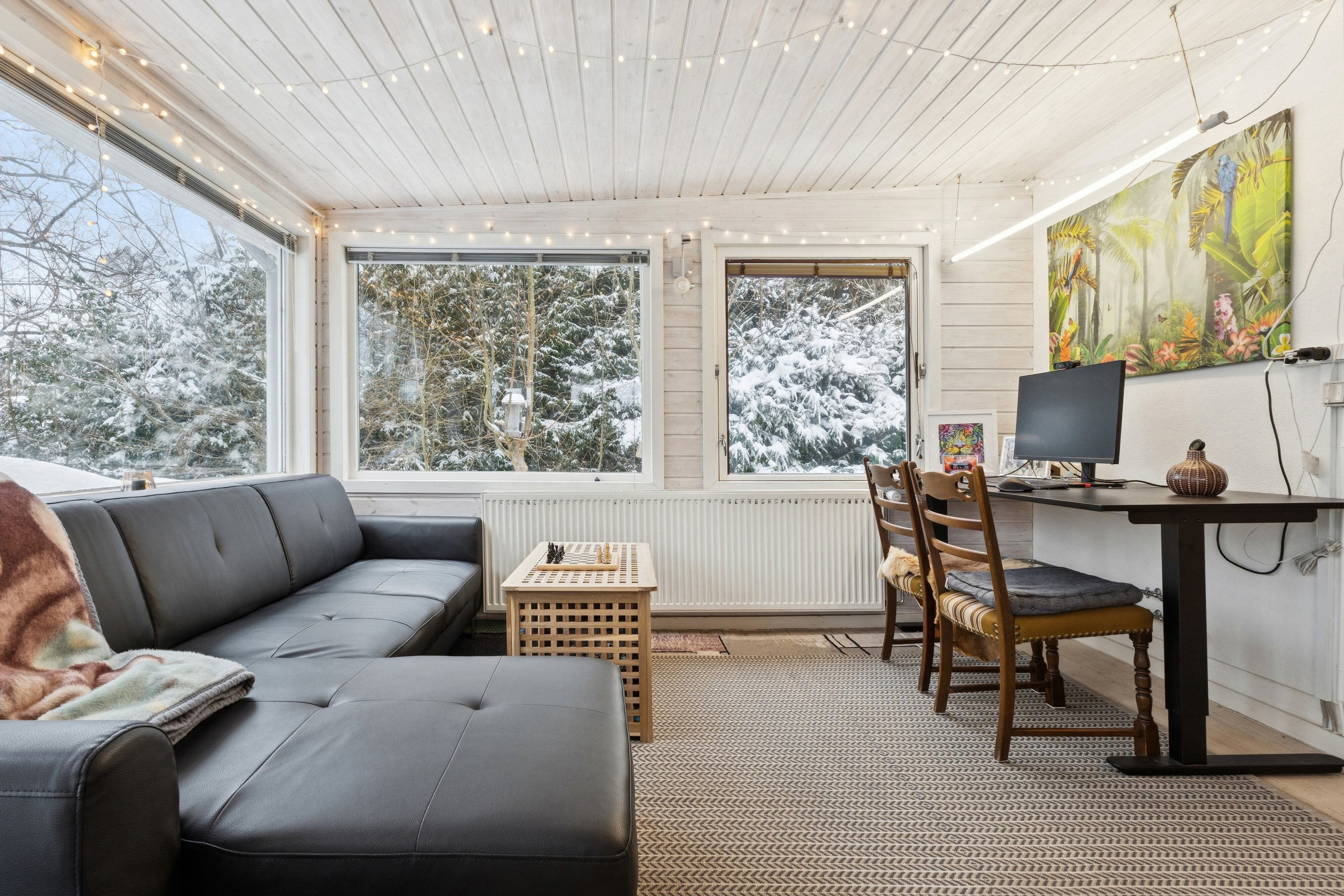 Fremhævet stue billede i fuldskærmstilstand. Billede af Rønnevej 3, 2980 Kokkedal