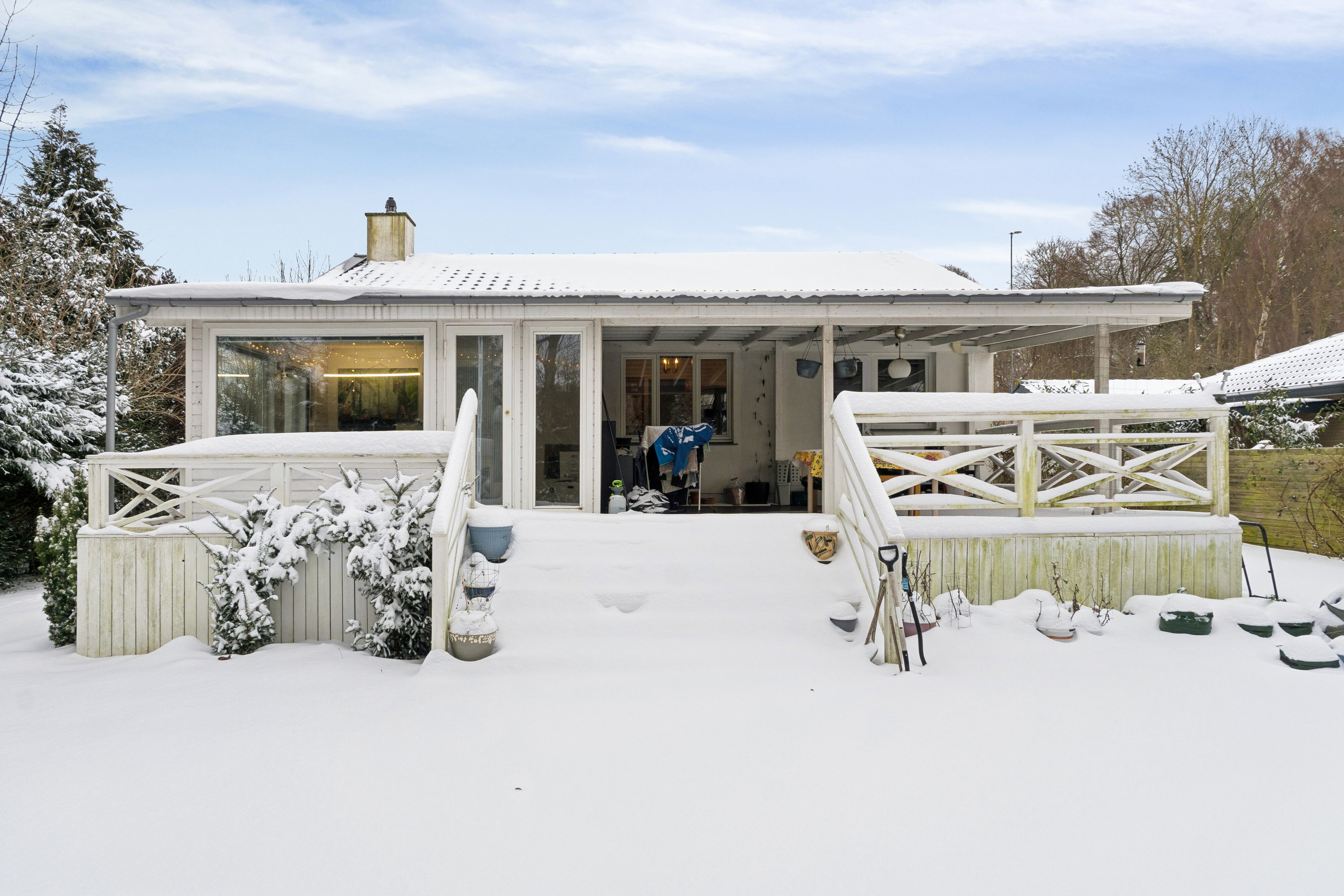 Fremhævet udendørs billede i fuldskærmstilstand. Billede af Rønnevej 3, 2980 Kokkedal