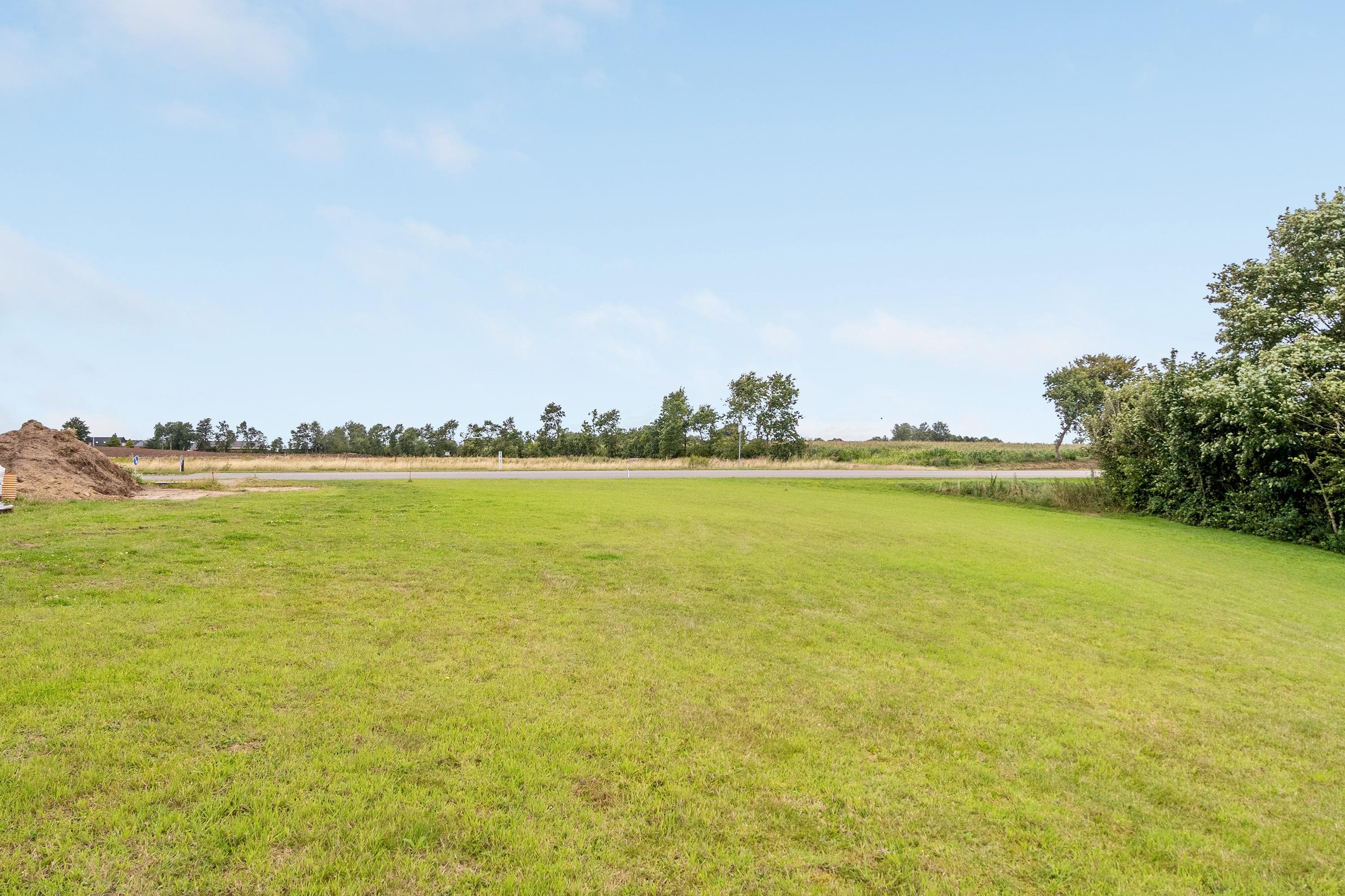 Miniaturebillede 1: grund. Billede af Hjelmdrupvej 64, 6040 Egtved