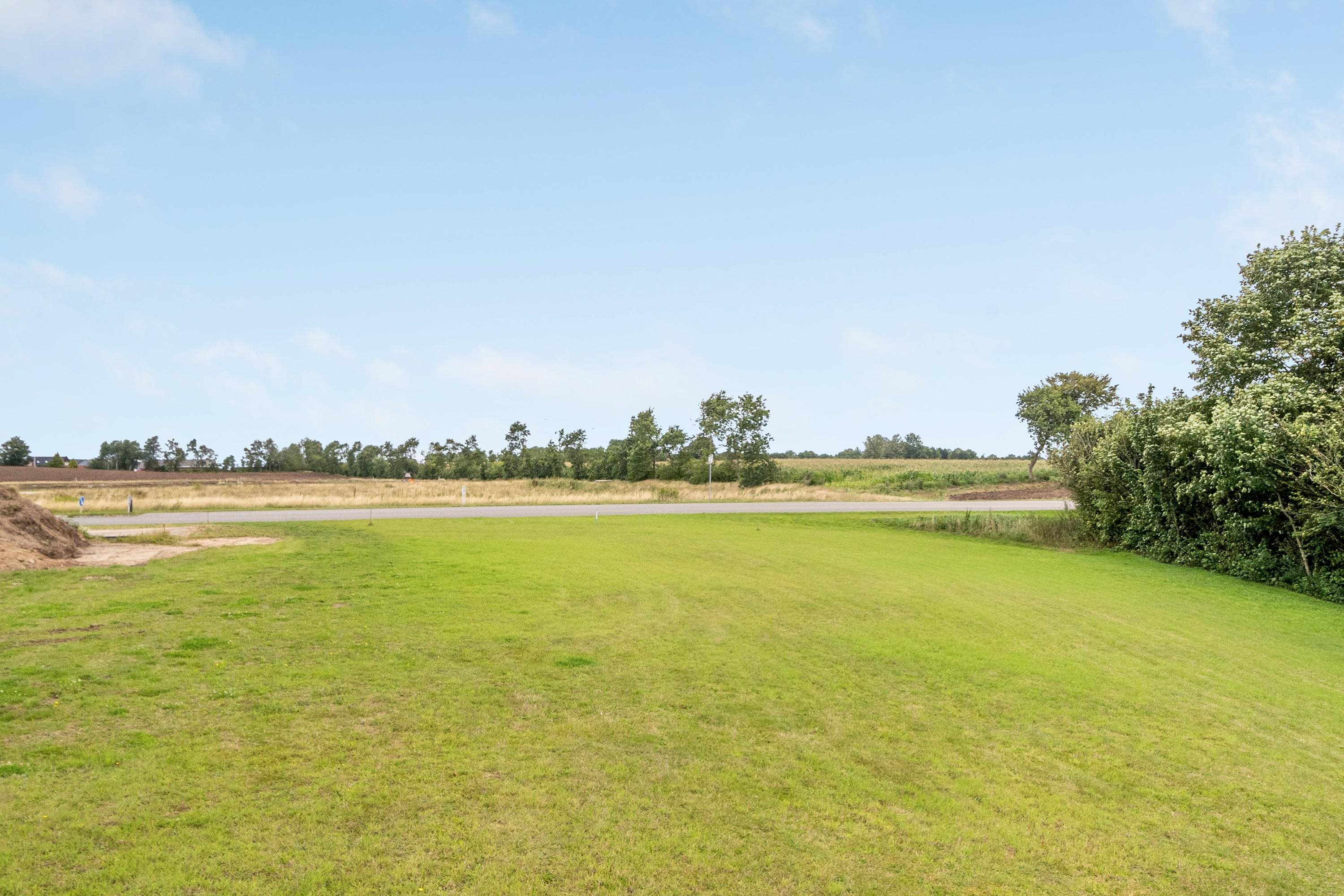 Fremhævet grund billede i fuldskærmstilstand. Billede af Hjelmdrupvej 64, 6040 Egtved