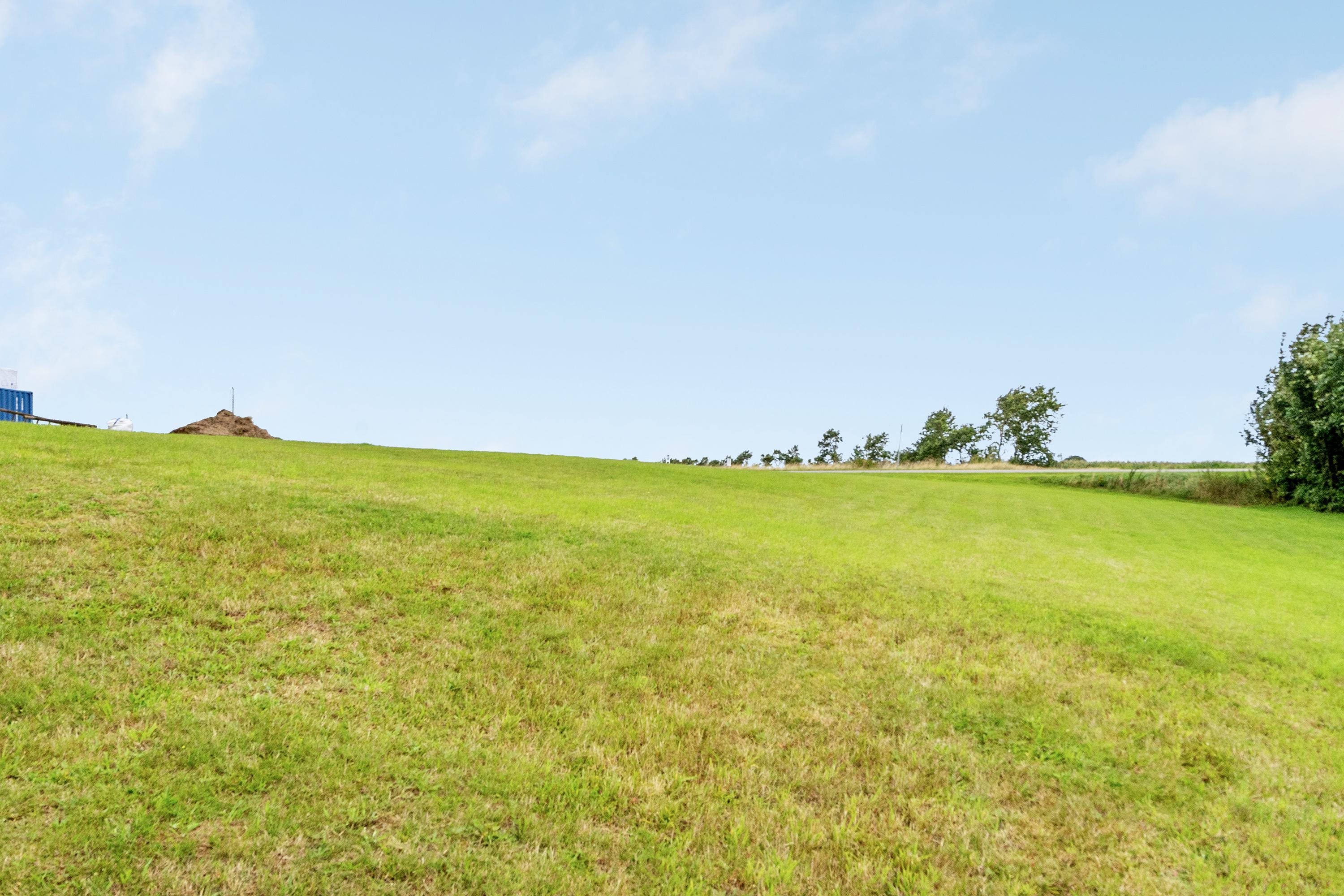 Fremhævet grund billede i fuldskærmstilstand. Billede af Hjelmdrupvej 64, 6040 Egtved