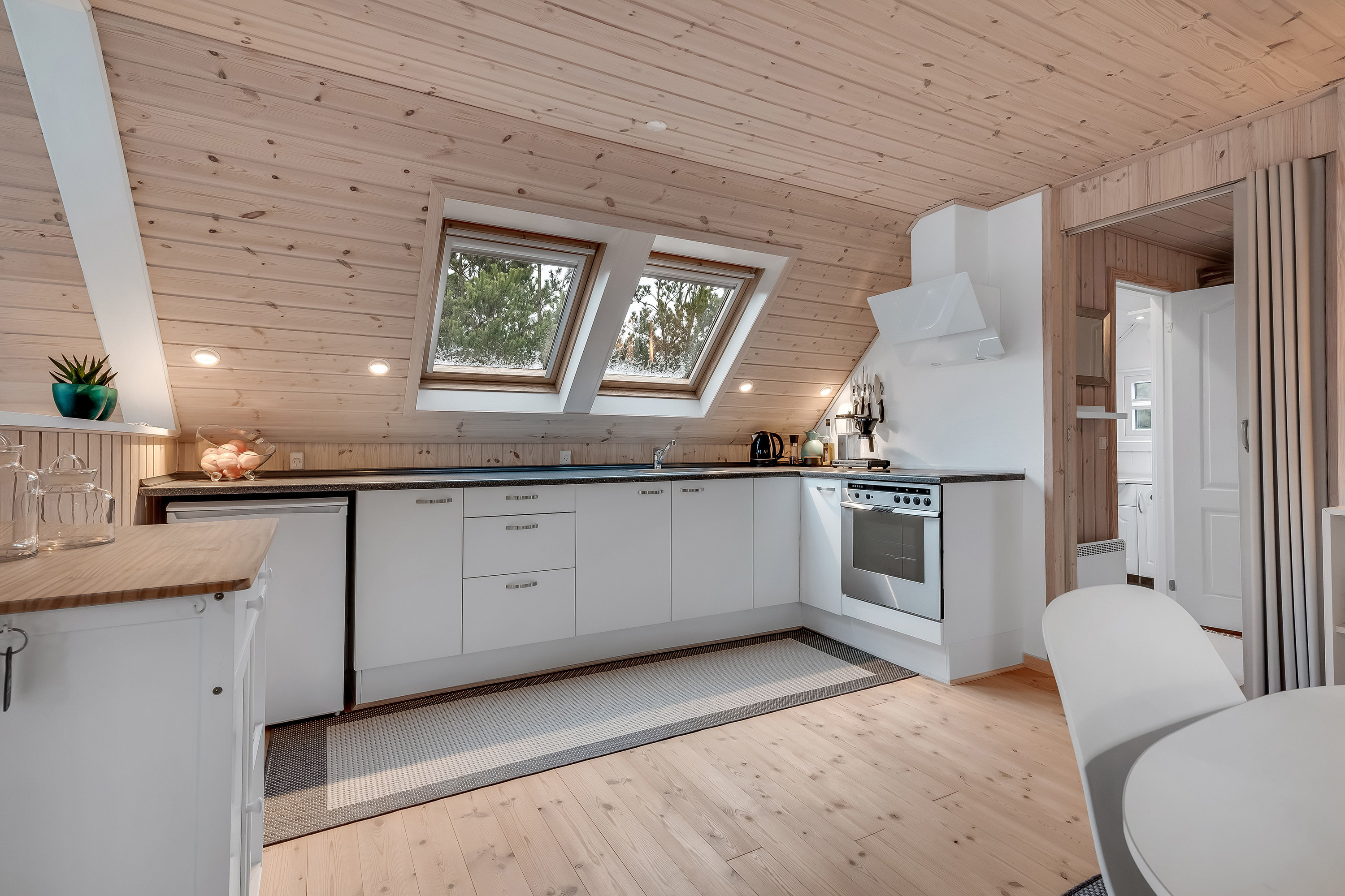 Miniaturebillede 2: køkken alrum. Billede af Vestklitvej 37, Klegod, 6950 Ringkøbing