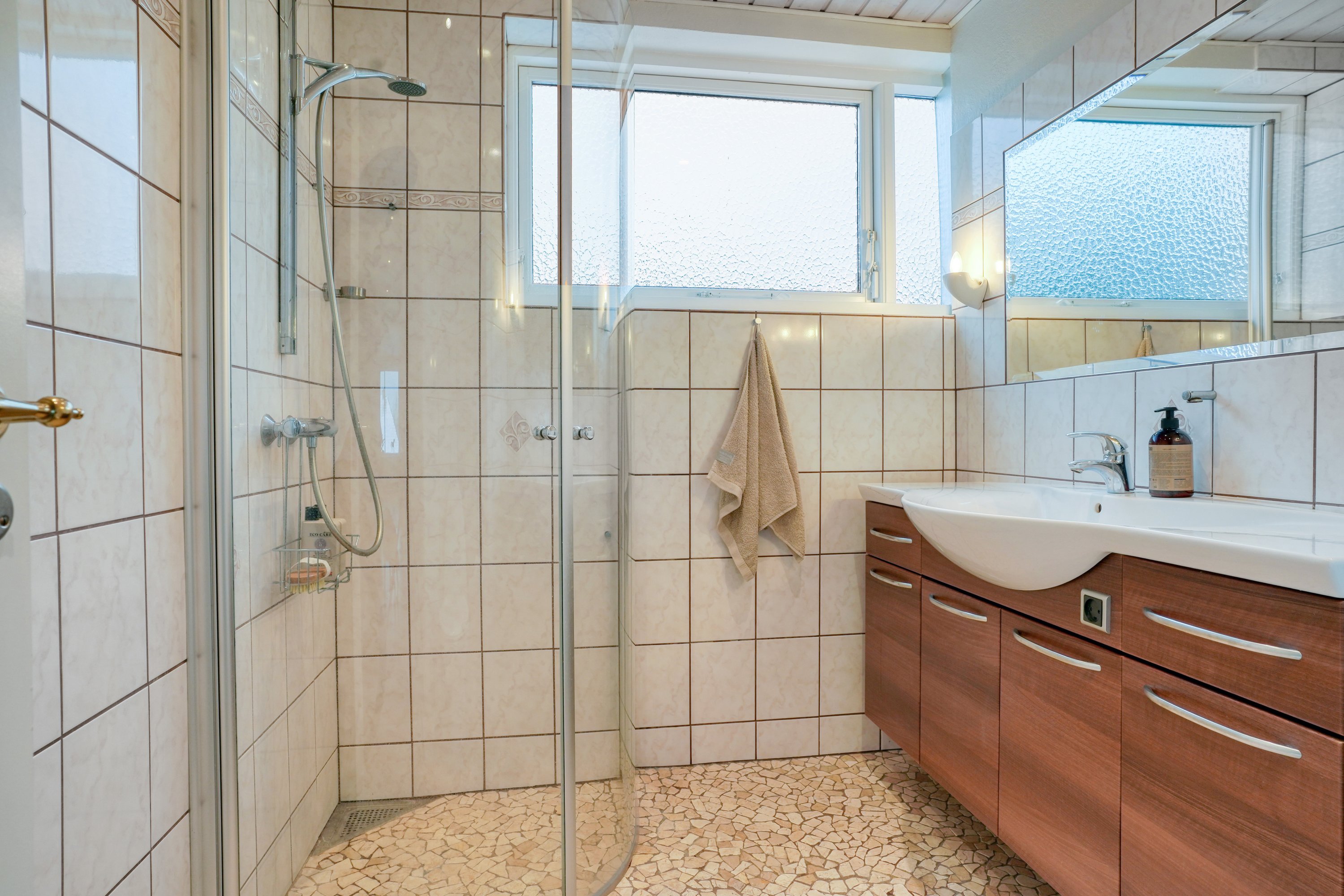 Fremhævet badeværelse billede i fuldskærmstilstand. Billede af Hobrovej 14, 3000 Helsingør