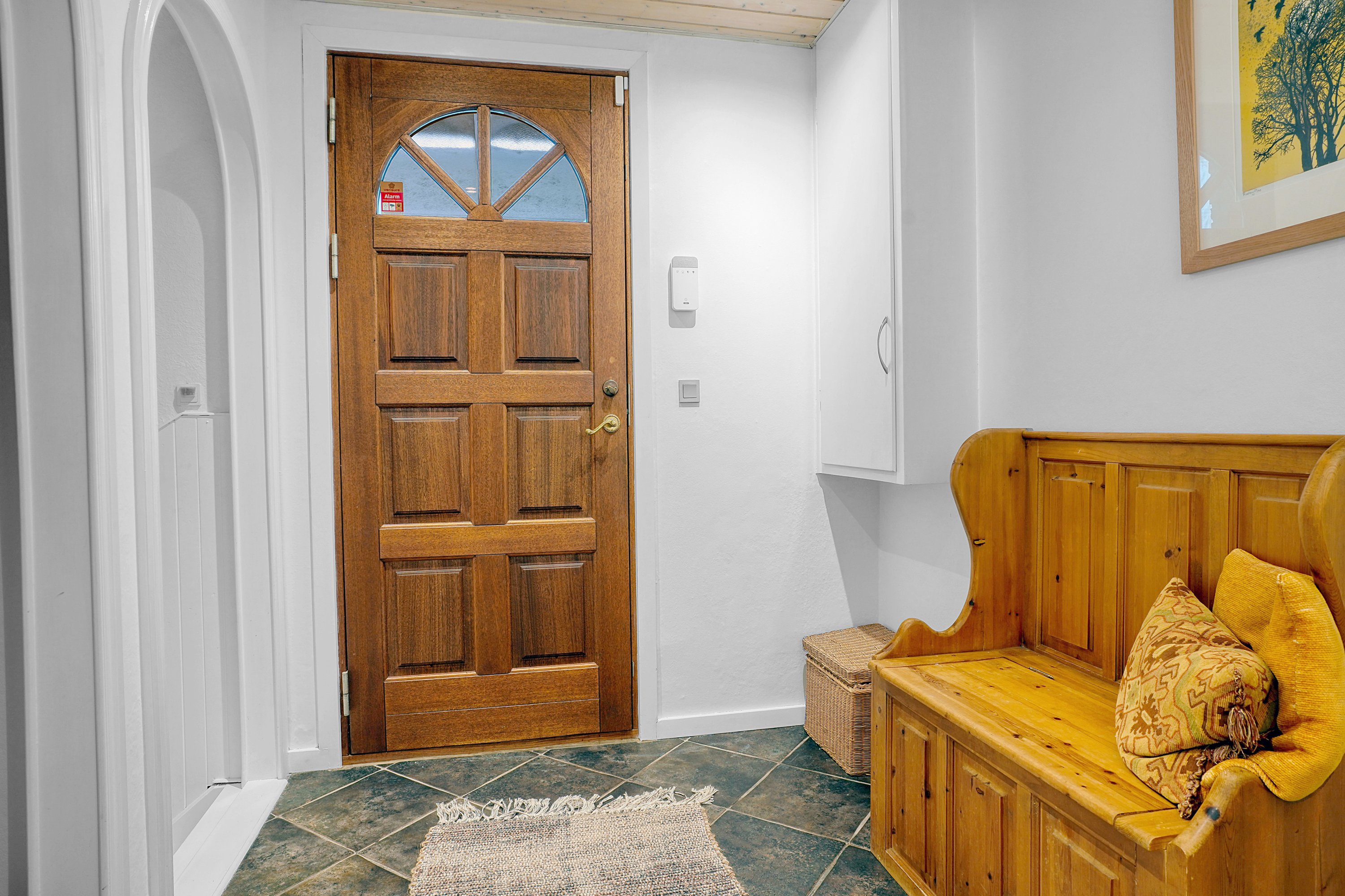 Fremhævet entré billede i fuldskærmstilstand. Billede af Hobrovej 14, 3000 Helsingør