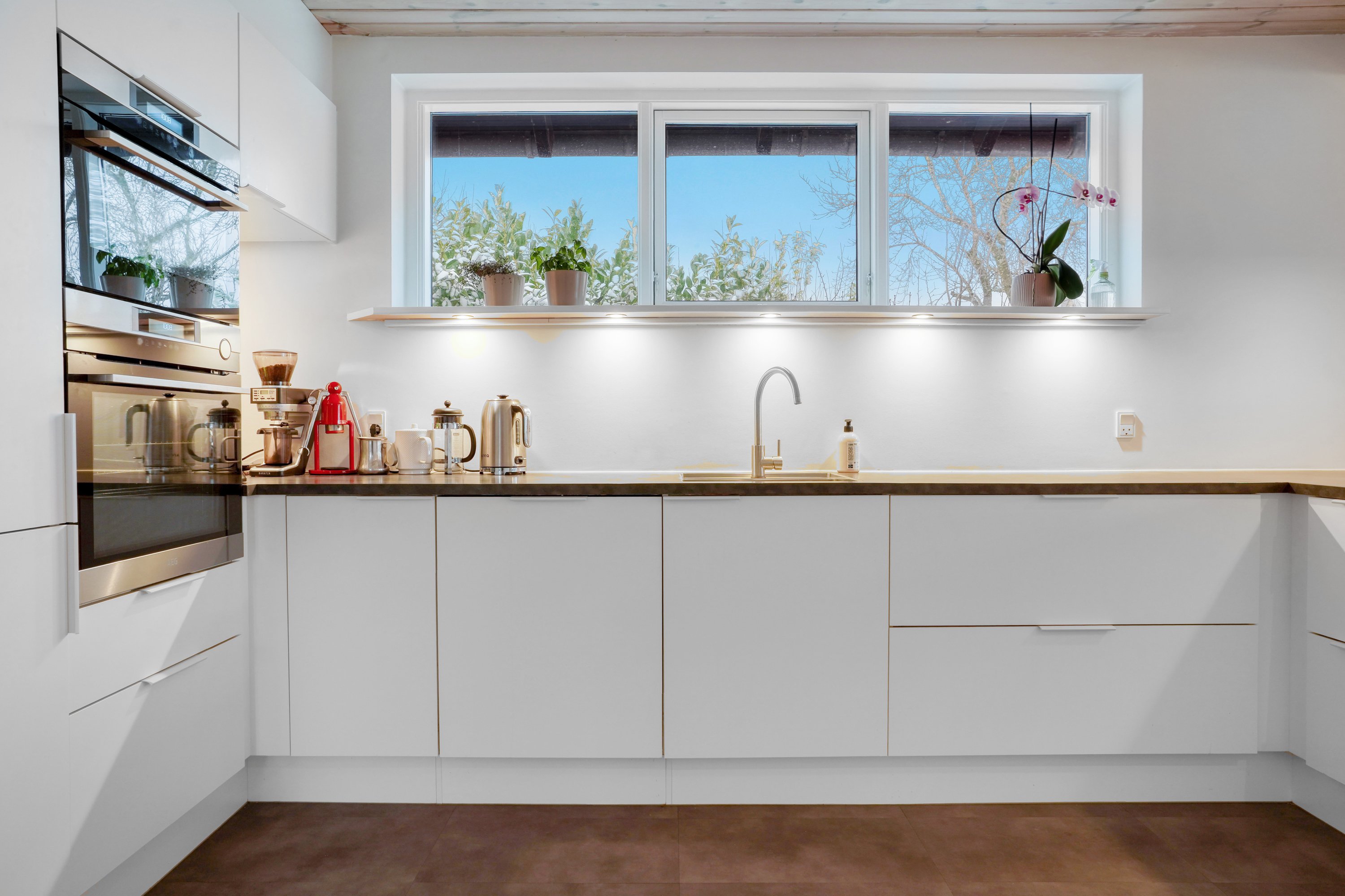 Fremhævet køkken billede i fuldskærmstilstand. Billede af Hobrovej 14, 3000 Helsingør