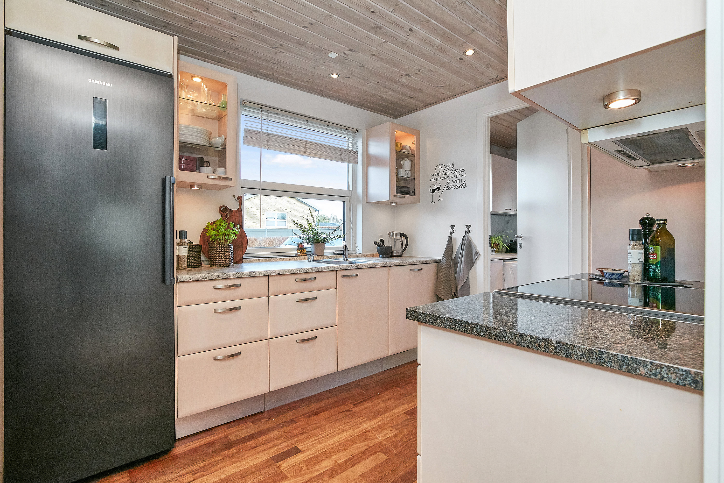 Fremhævet køkken billede i fuldskærmstilstand. Billede af Vestervænget 3, Tvingstrup, 8700 Horsens