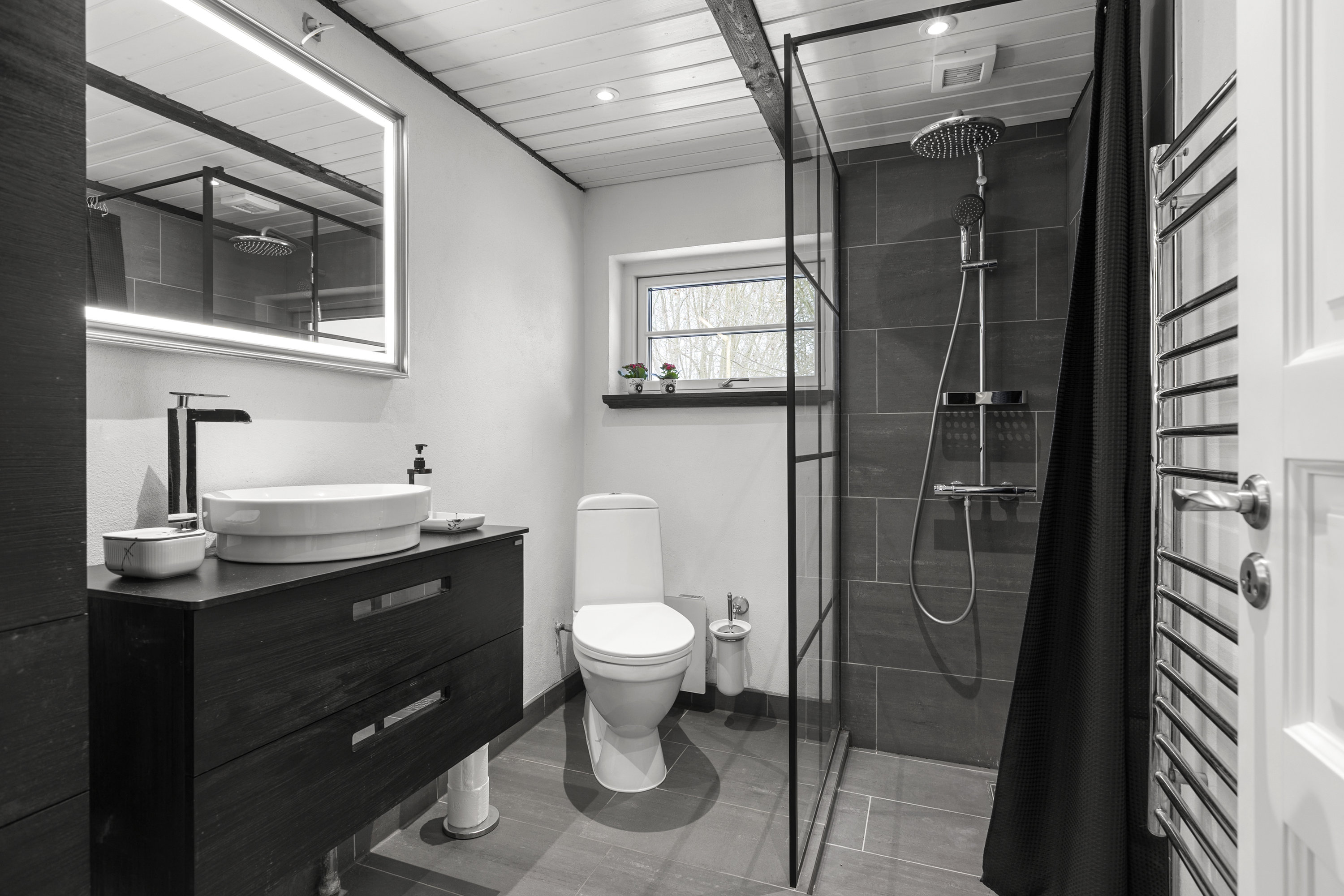 Fremhævet badeværelse billede i fuldskærmstilstand. Billede af Vestergårdsvej 4, Vrangstrup, 4171 Glumsø