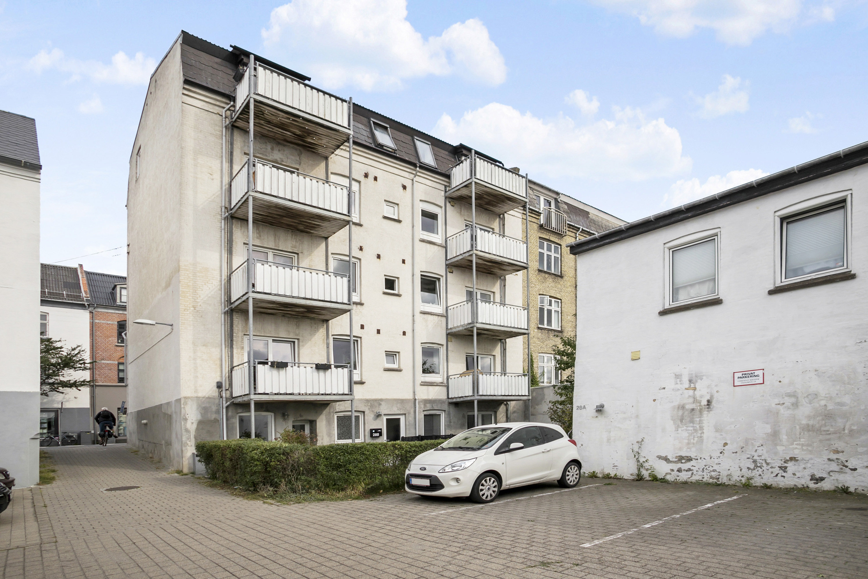 Fremhævet  billede i fuldskærmstilstand. Billede af Hadsundvej 28B, kld.., 9000 Aalborg