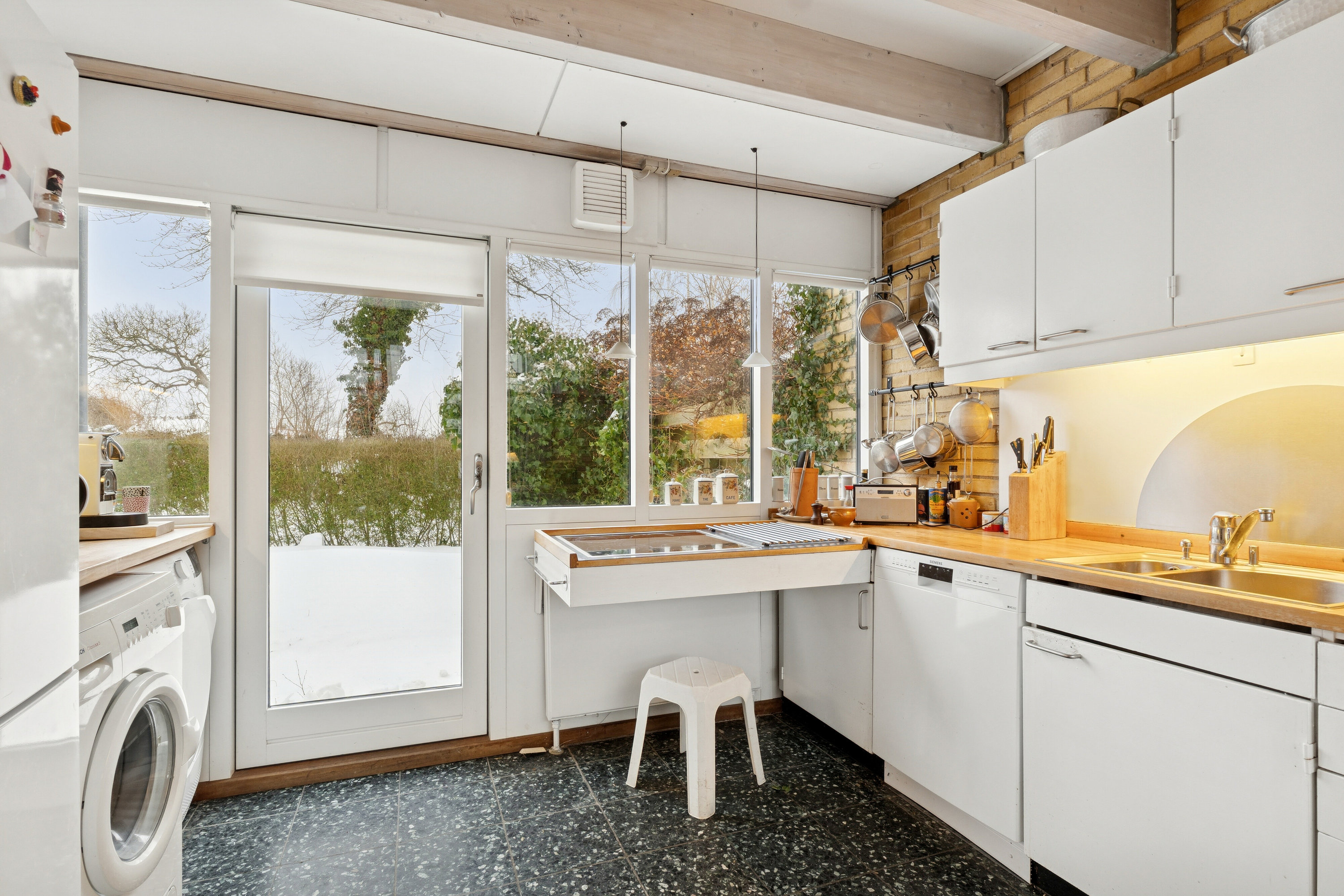 Fremhævet køkken billede i fuldskærmstilstand. Billede af Gassehaven 17, Gl Holte, 2840 Holte