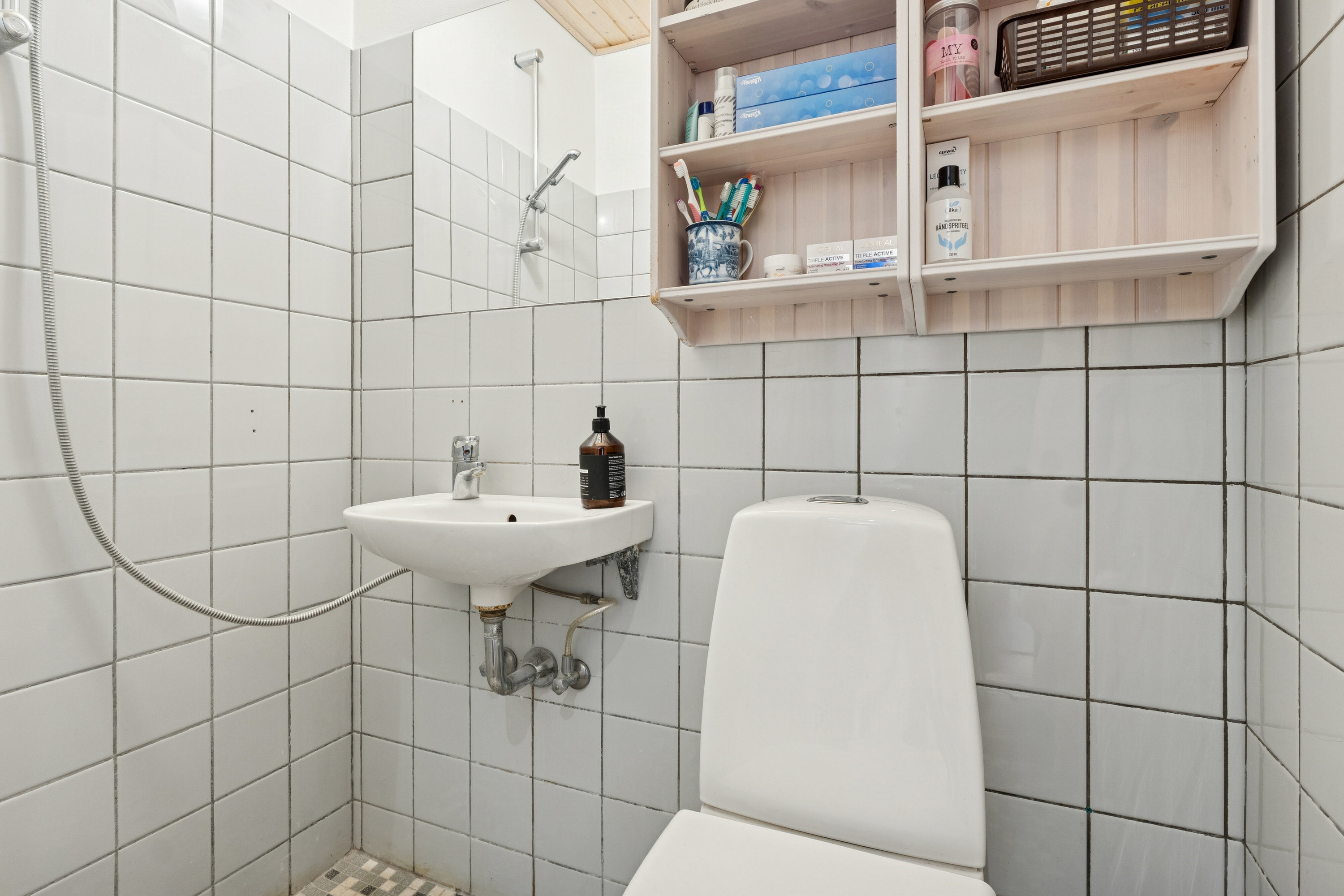 Fremhævet badeværelse billede i fuldskærmstilstand. Billede af Gassehaven 17, Gl Holte, 2840 Holte