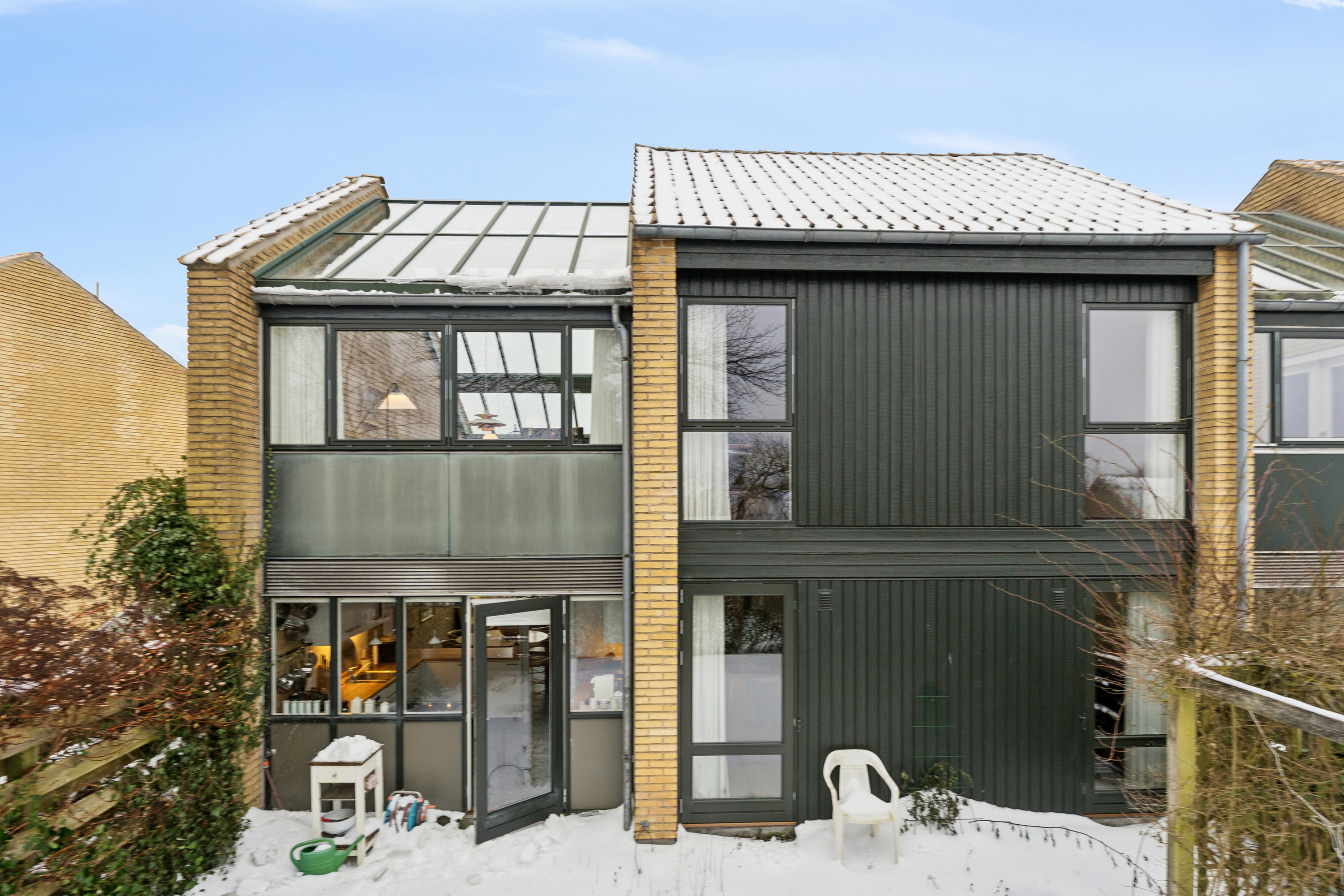 Fremhævet set fra haven billede i fuldskærmstilstand. Billede af Gassehaven 17, Gl Holte, 2840 Holte