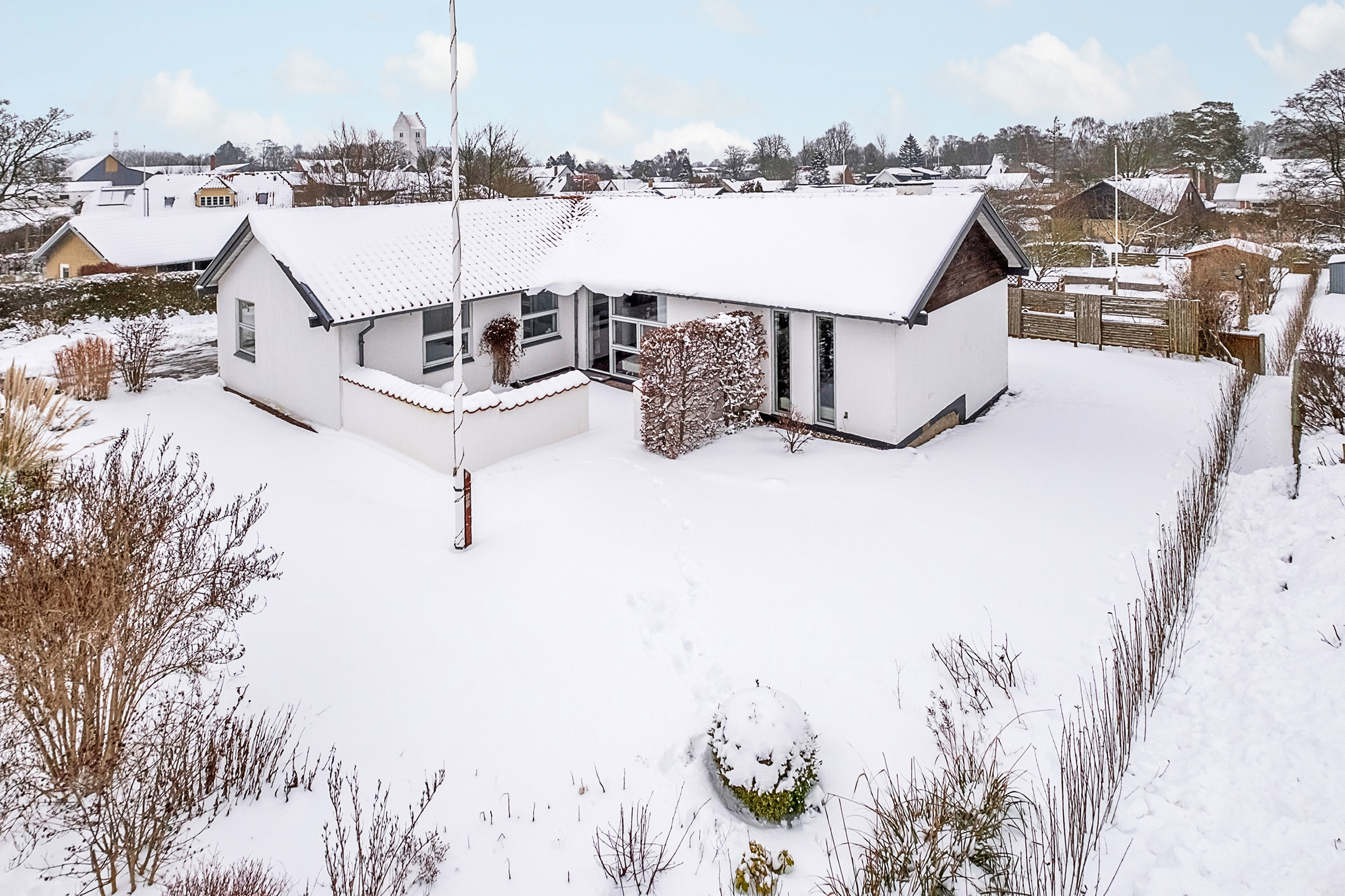 Fremhævet set fra haven billede i fuldskærmstilstand. Billede af Georgsmindevej 5, 8530 Hjortshøj