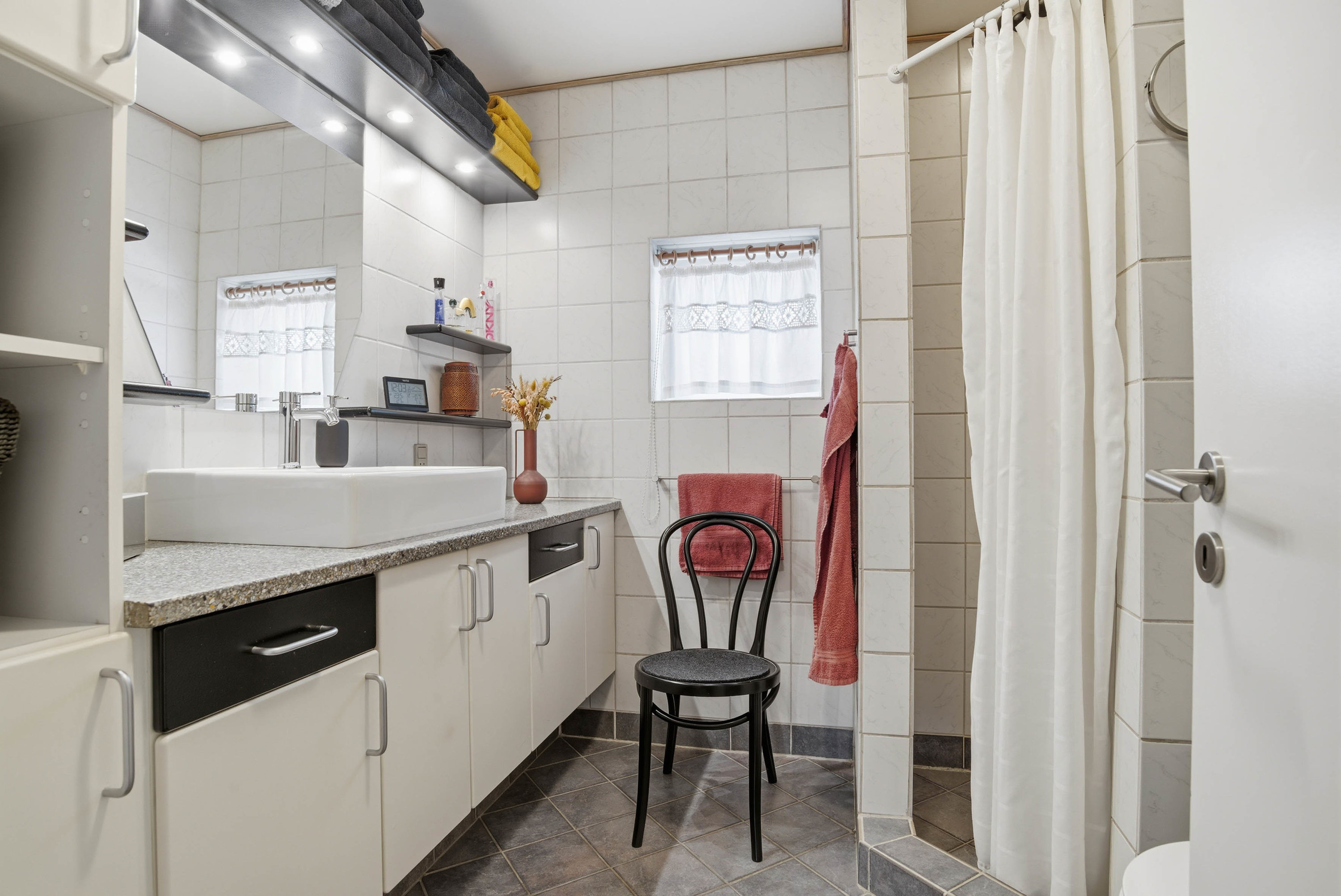 Fremhævet badeværelse billede i fuldskærmstilstand. Billede af Chr Winthers Vej 55, 7500 Holstebro