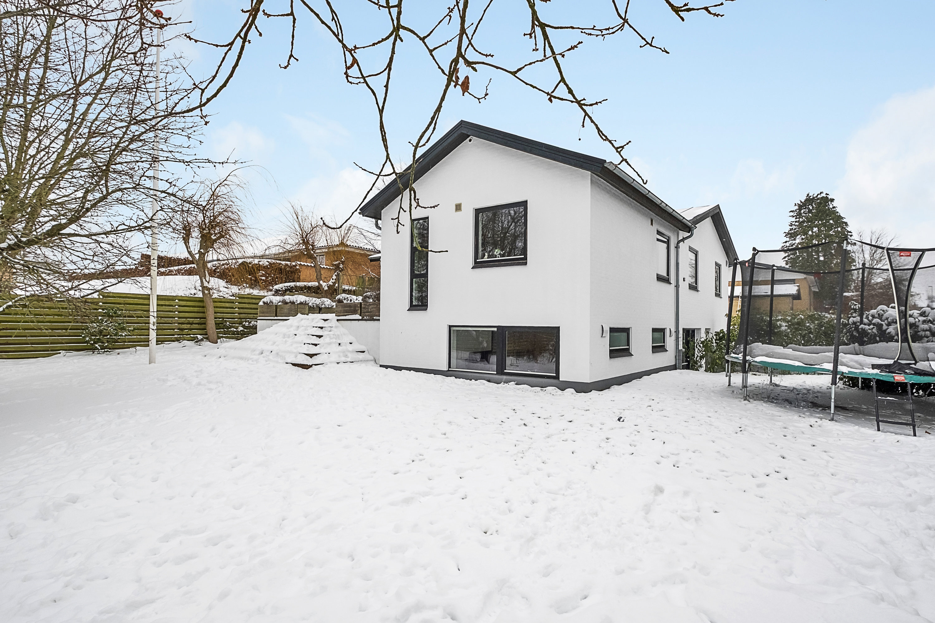 Fremhævet facade billede i fuldskærmstilstand. Billede af Kådhøjvej 10, 8530 Hjortshøj