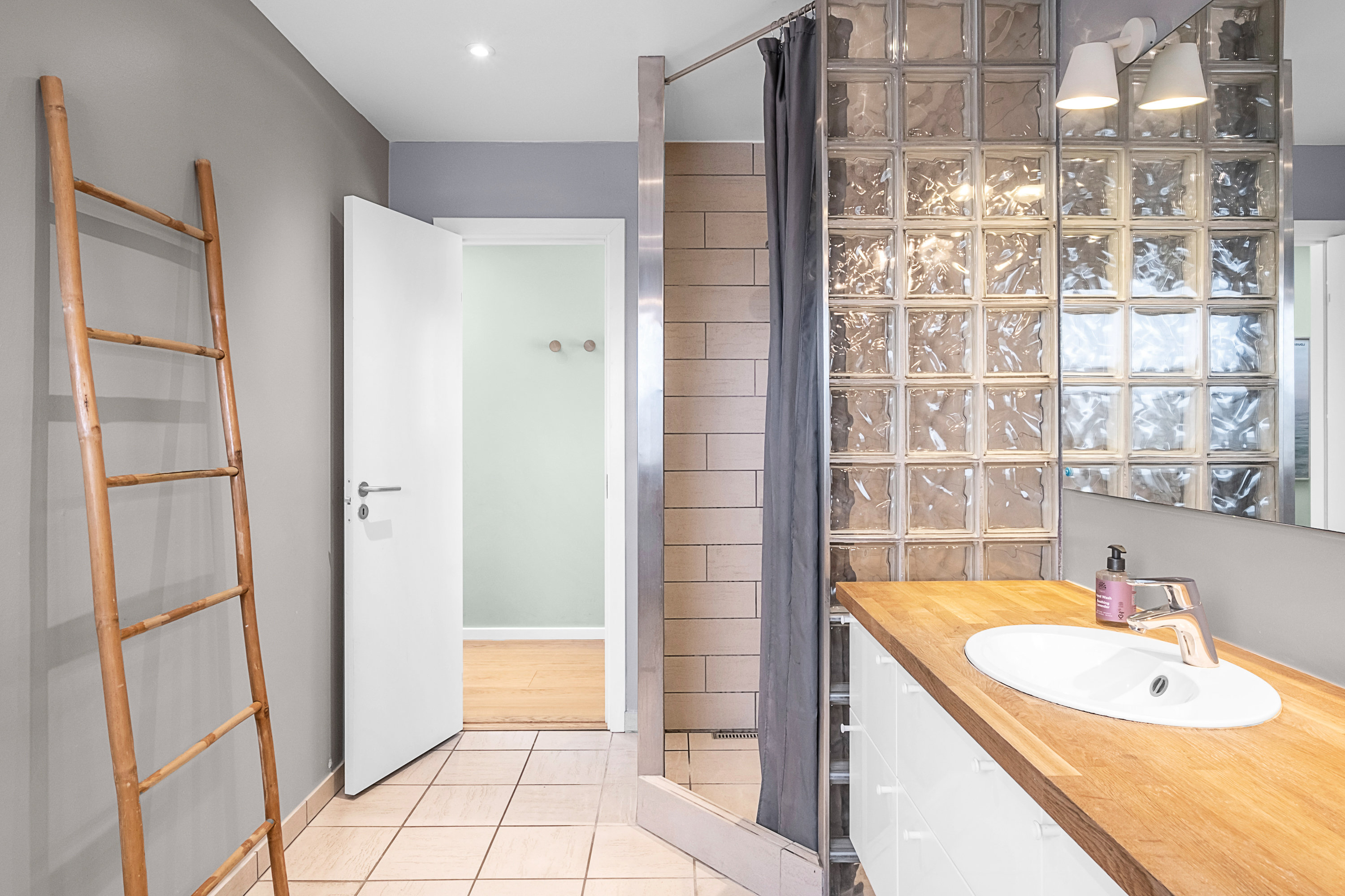 Fremhævet badeværelse billede i fuldskærmstilstand. Billede af Kådhøjvej 10, 8530 Hjortshøj