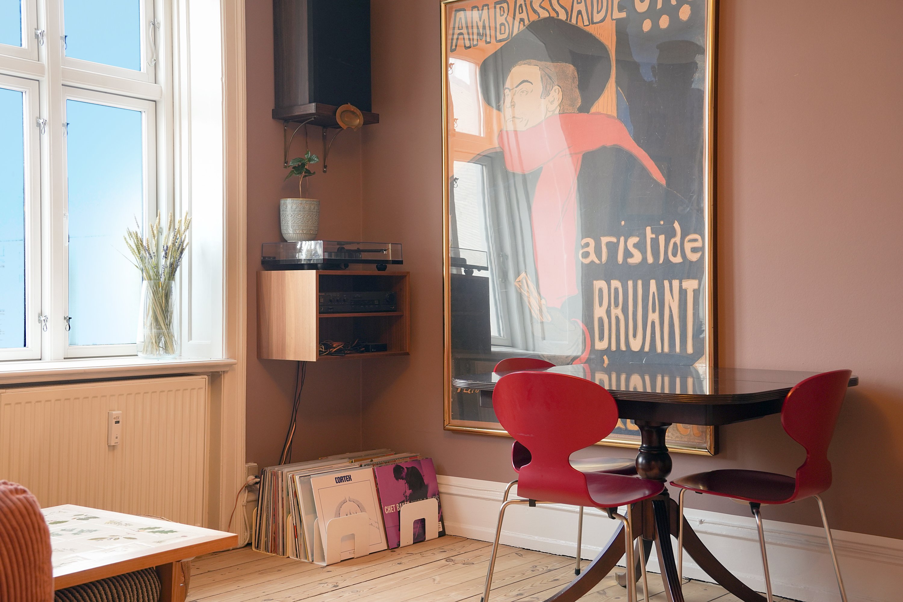 Fremhævet stue billede i fuldskærmstilstand. Billede af Farumgade 1, 3. tv., 2200 København N