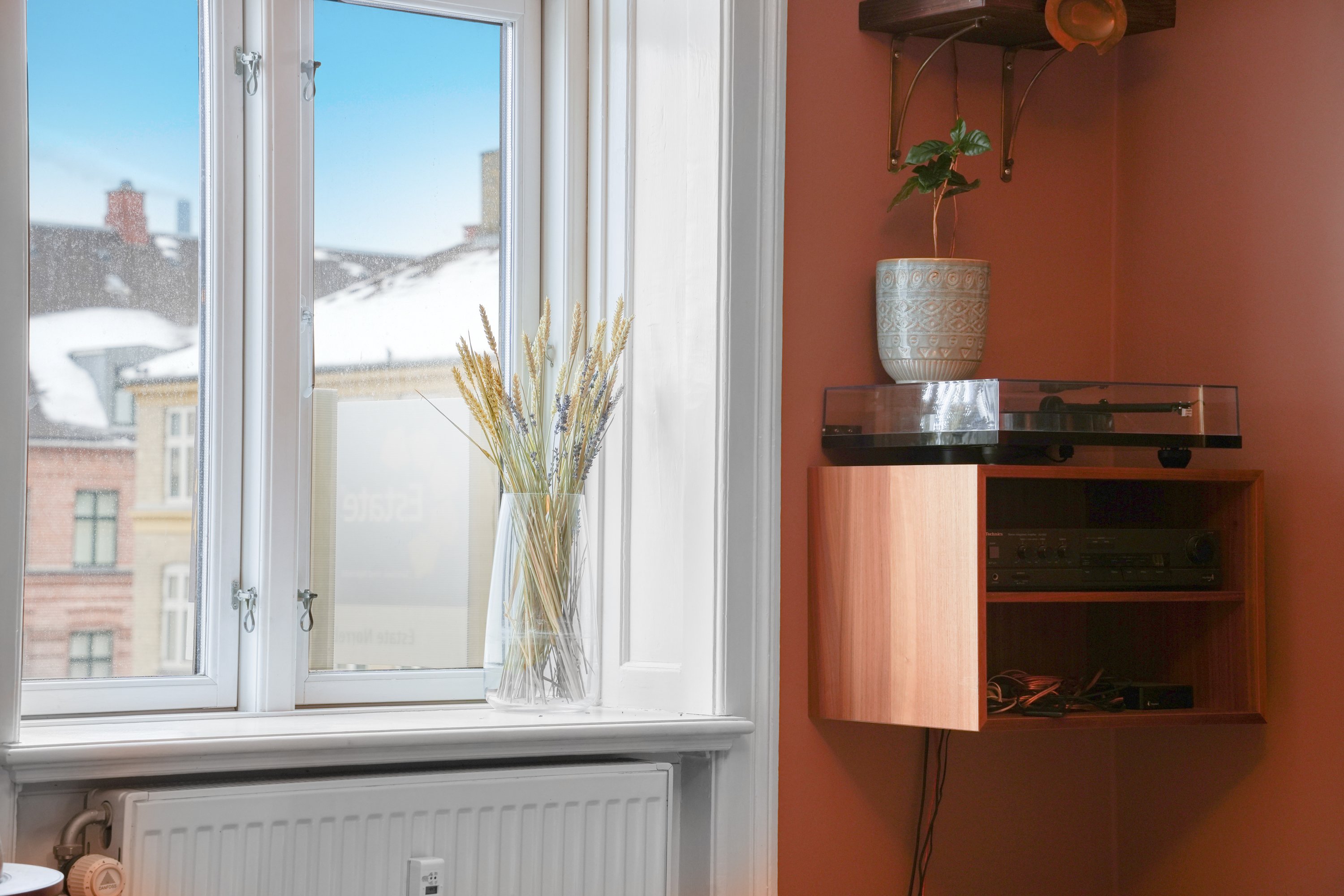 Fremhævet stue billede i fuldskærmstilstand. Billede af Farumgade 1, 3. tv., 2200 København N