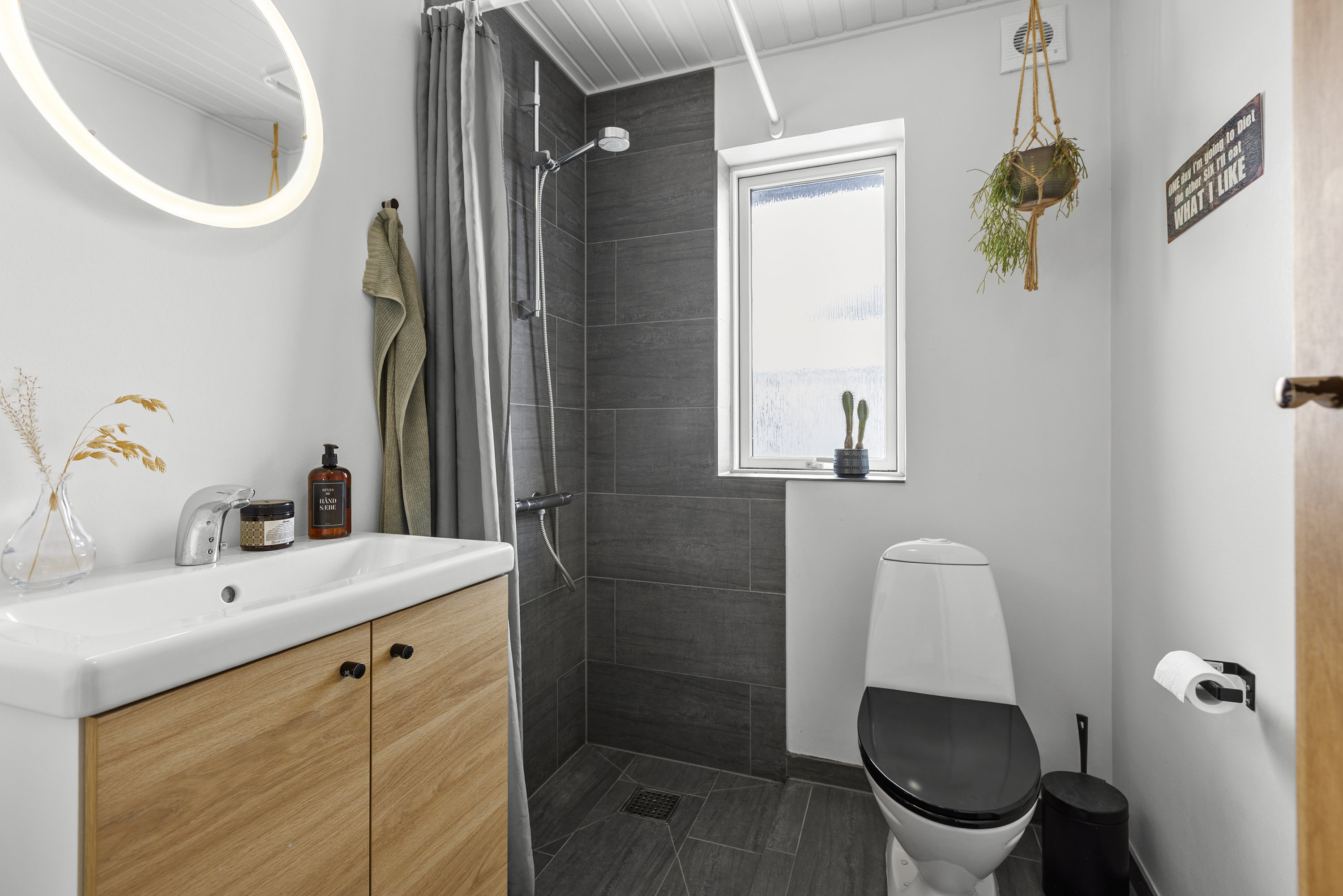 Fremhævet badeværelse billede i fuldskærmstilstand. Billede af Rørmosevej 20, 4400 Kalundborg