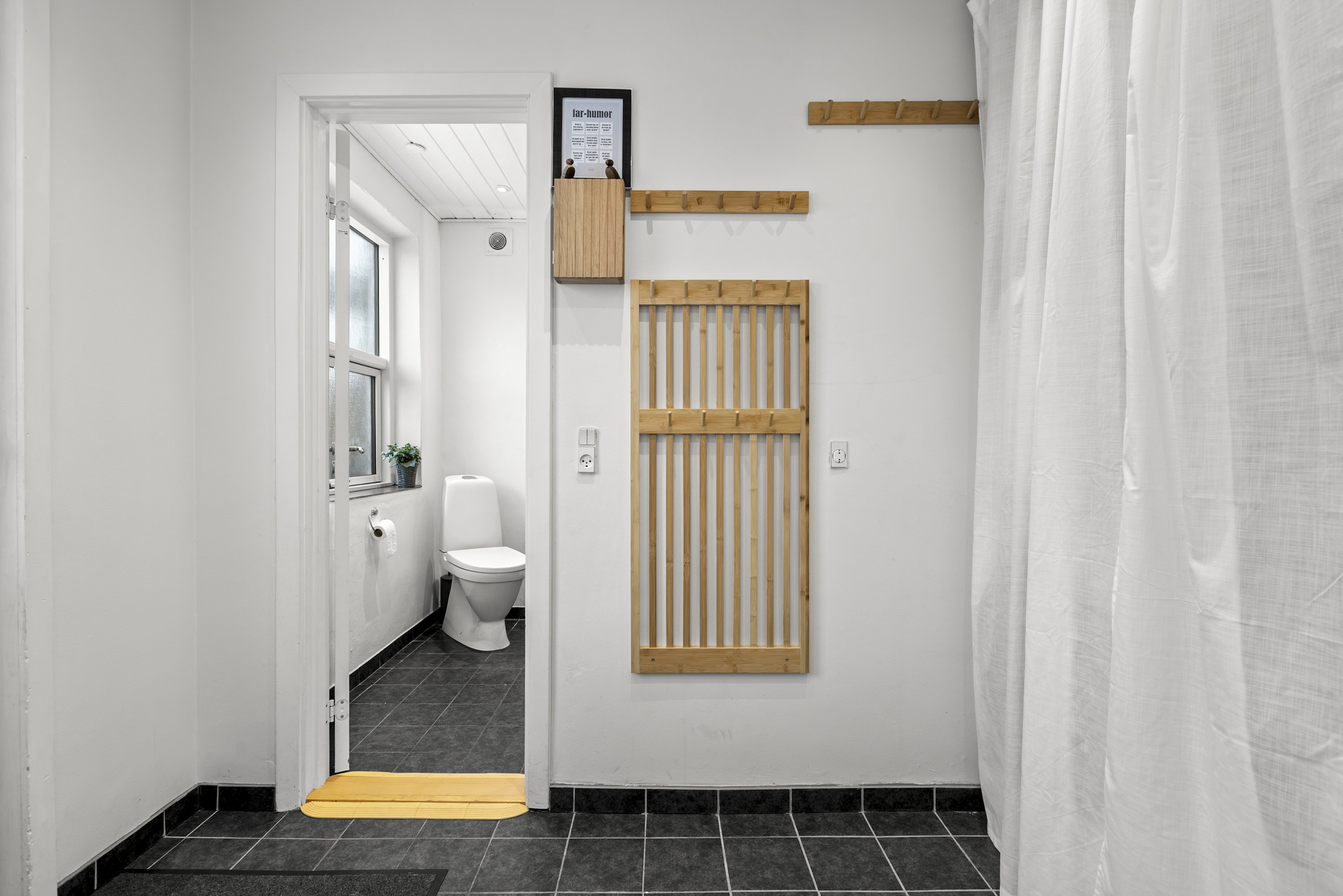 Miniaturebillede 1: entré. Billede af Rådbjergvej 7, Rådbjerg, 4450 Jyderup