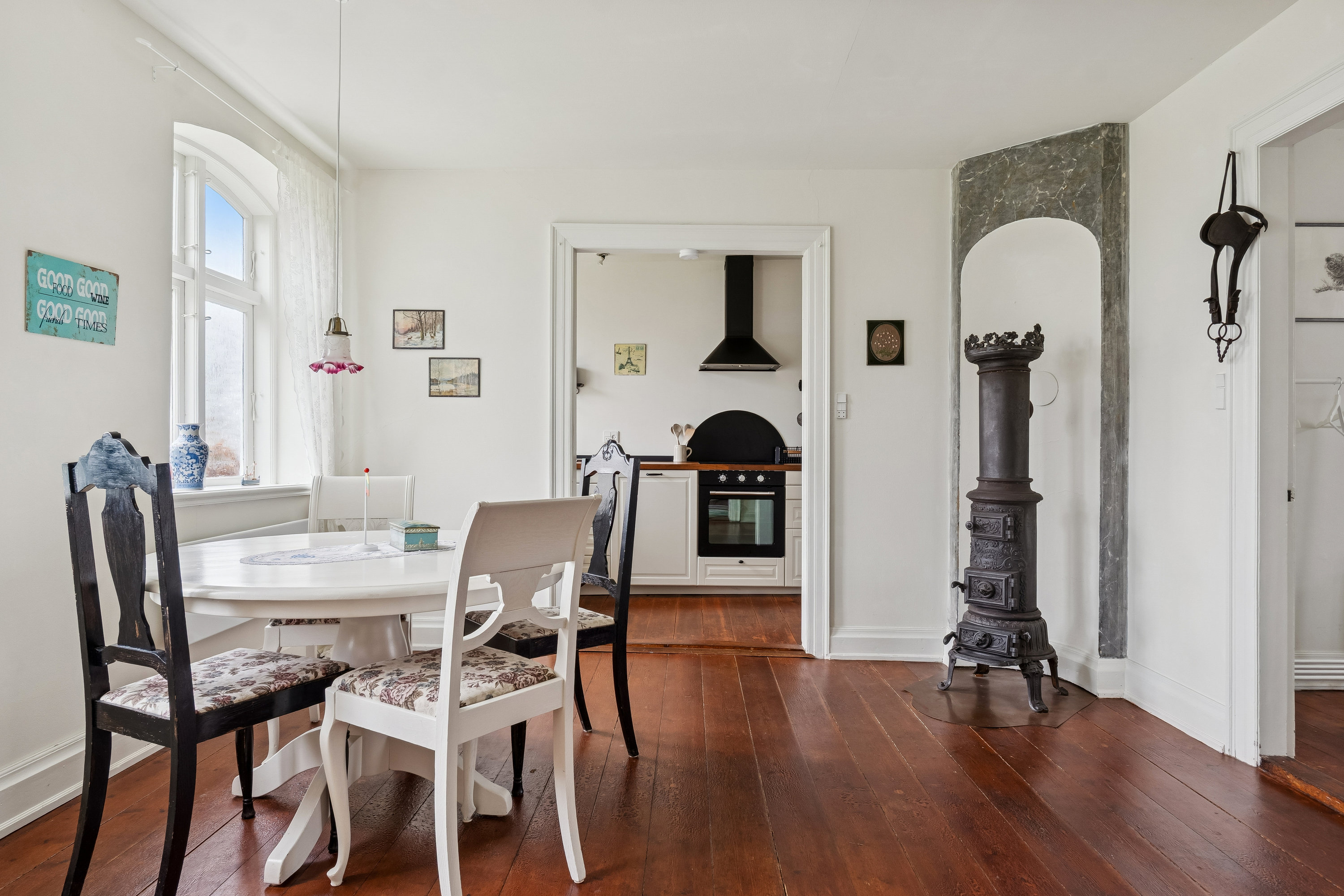 Fremhævet stue billede i fuldskærmstilstand. Billede af Ll. Stokkebyvej 4, 5970 Ærøskøbing