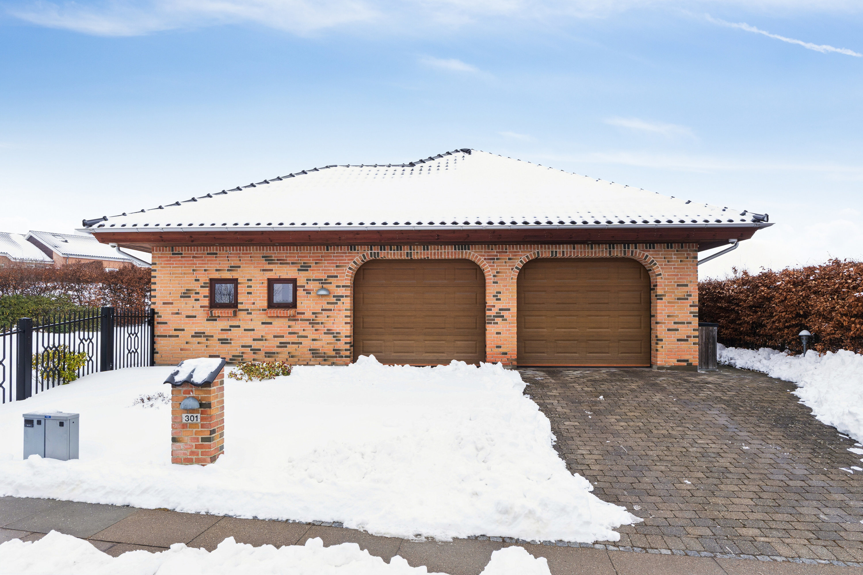 Fremhævet set fra vejen billede i fuldskærmstilstand. Billede af Ravnsbjerggårdsvej 301, 3480 Fredensborg