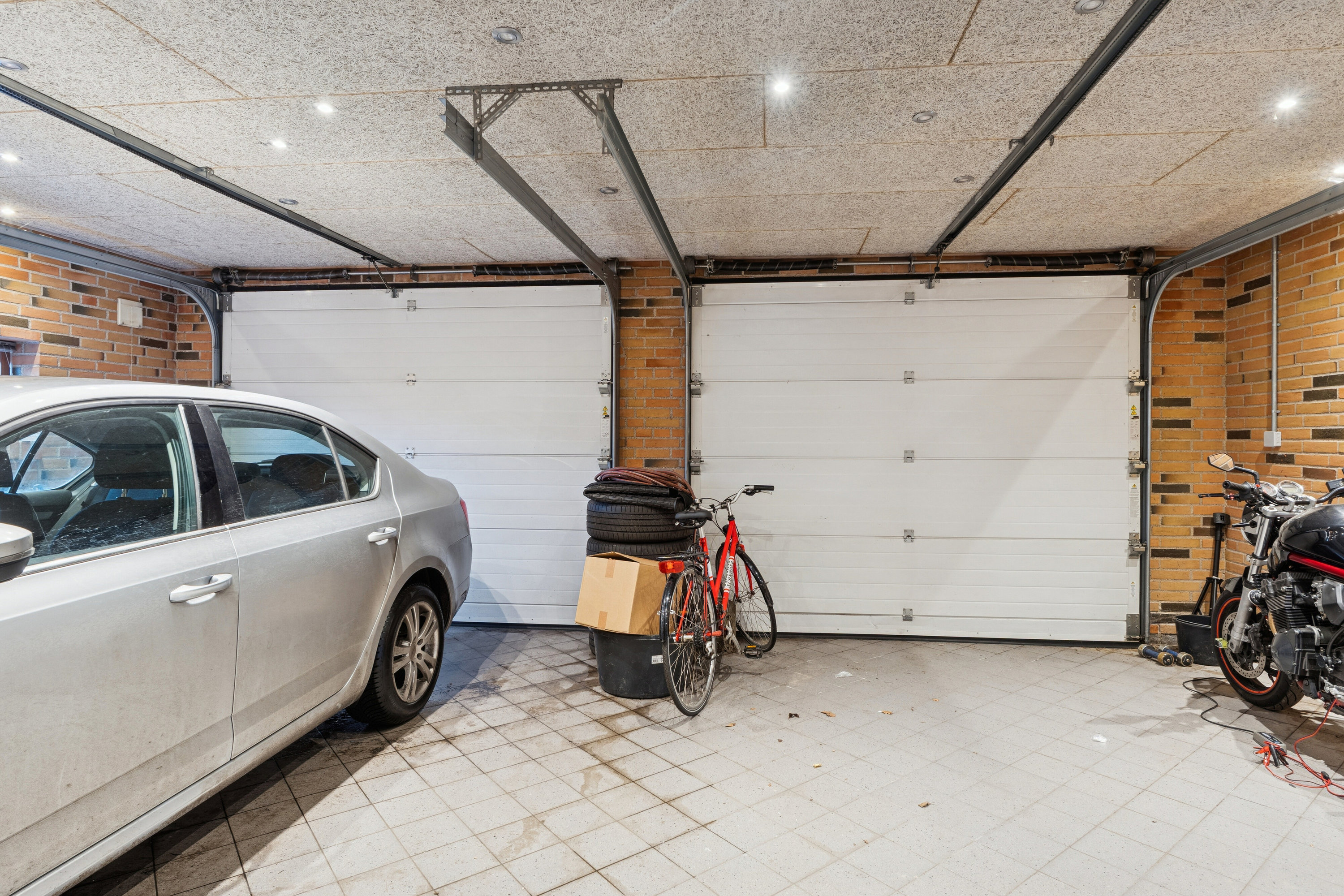 Fremhævet garage billede i fuldskærmstilstand. Billede af Ravnsbjerggårdsvej 301, 3480 Fredensborg