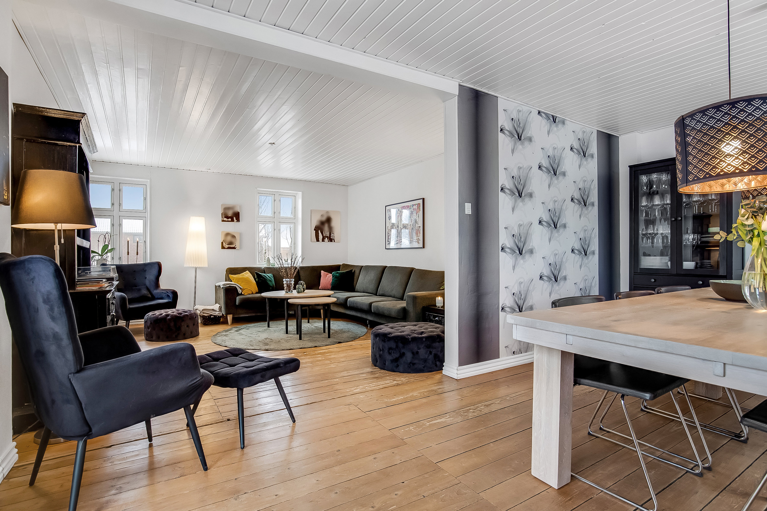 Fremhævet stue billede i fuldskærmstilstand. Billede af Møllevænget 26, Lindved, 7100 Vejle