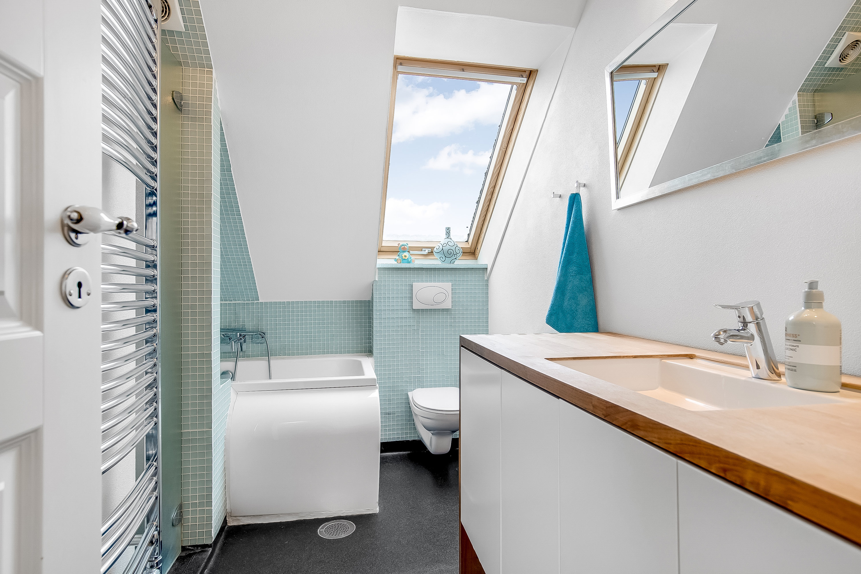 Fremhævet badeværelse billede i fuldskærmstilstand. Billede af Møllevænget 26, Lindved, 7100 Vejle