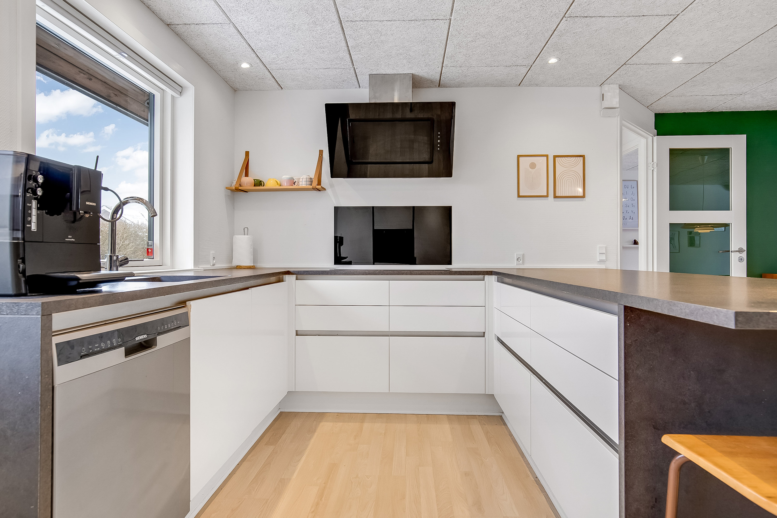 Fremhævet køkken billede i fuldskærmstilstand. Billede af Saturnvej 12, 7100 Vejle