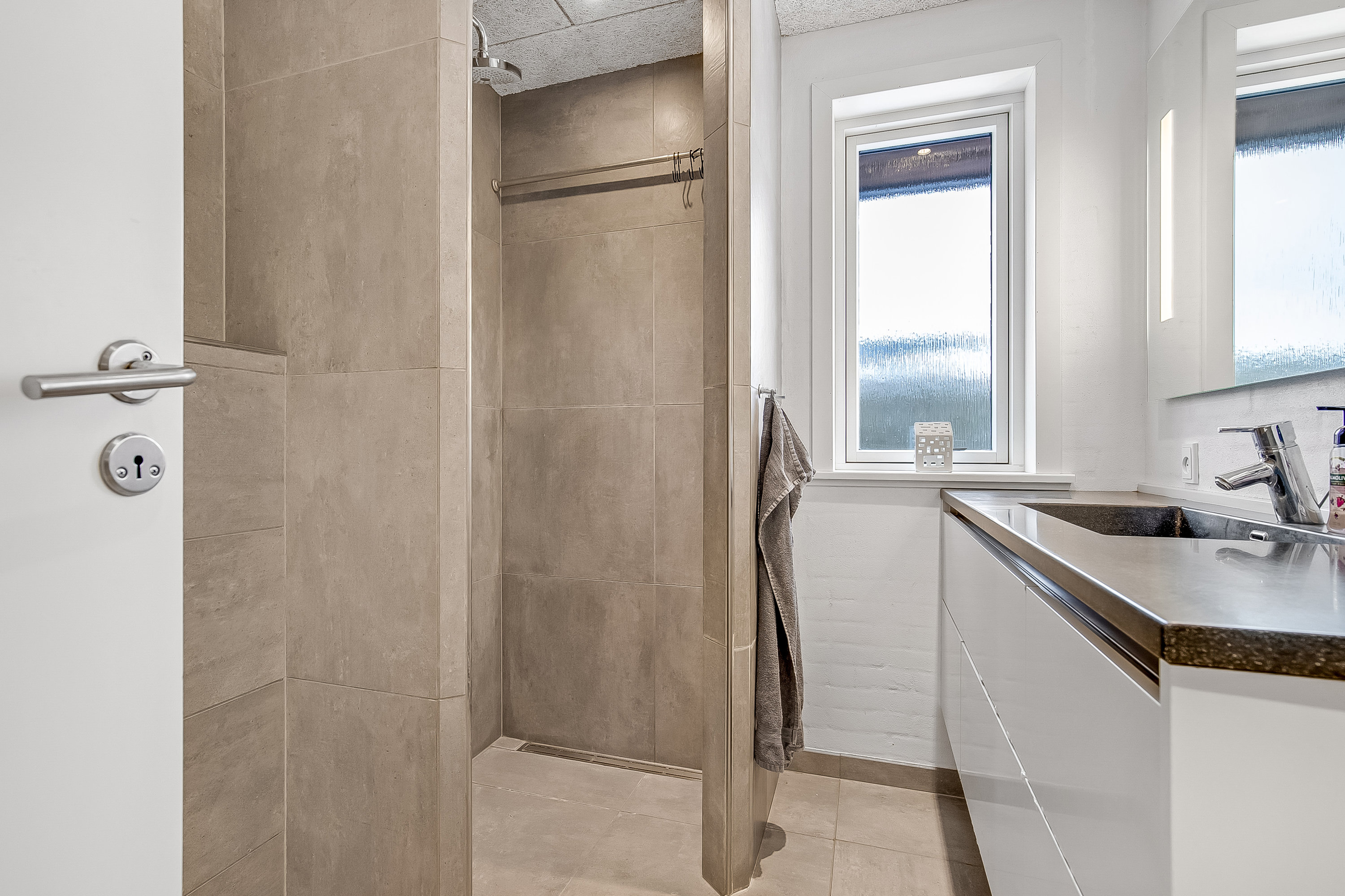 Fremhævet badeværelse billede i fuldskærmstilstand. Billede af Saturnvej 12, 7100 Vejle