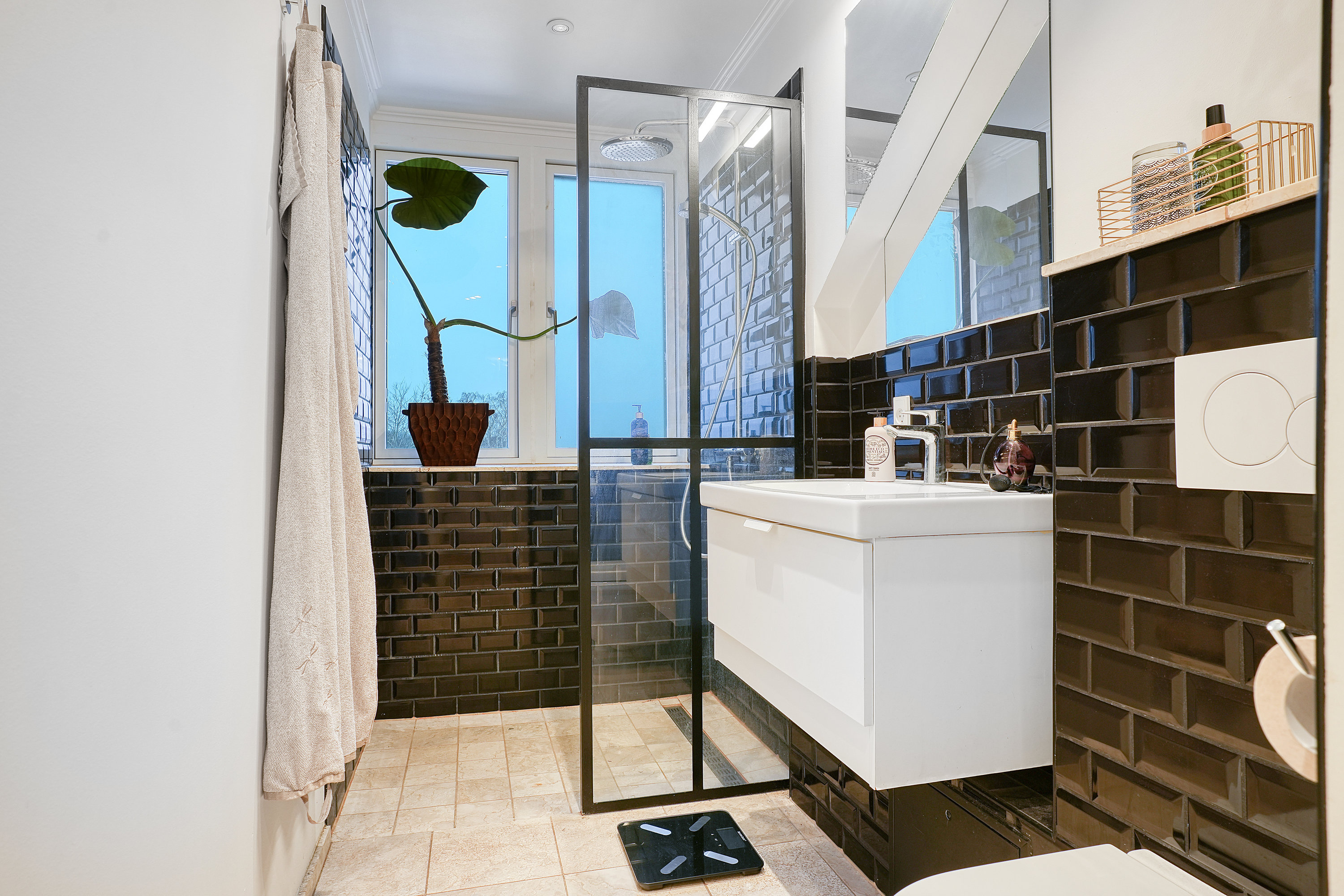 Fremhævet badeværelse billede i fuldskærmstilstand. Billede af Roskildevej 148A, 2., 2500 Valby