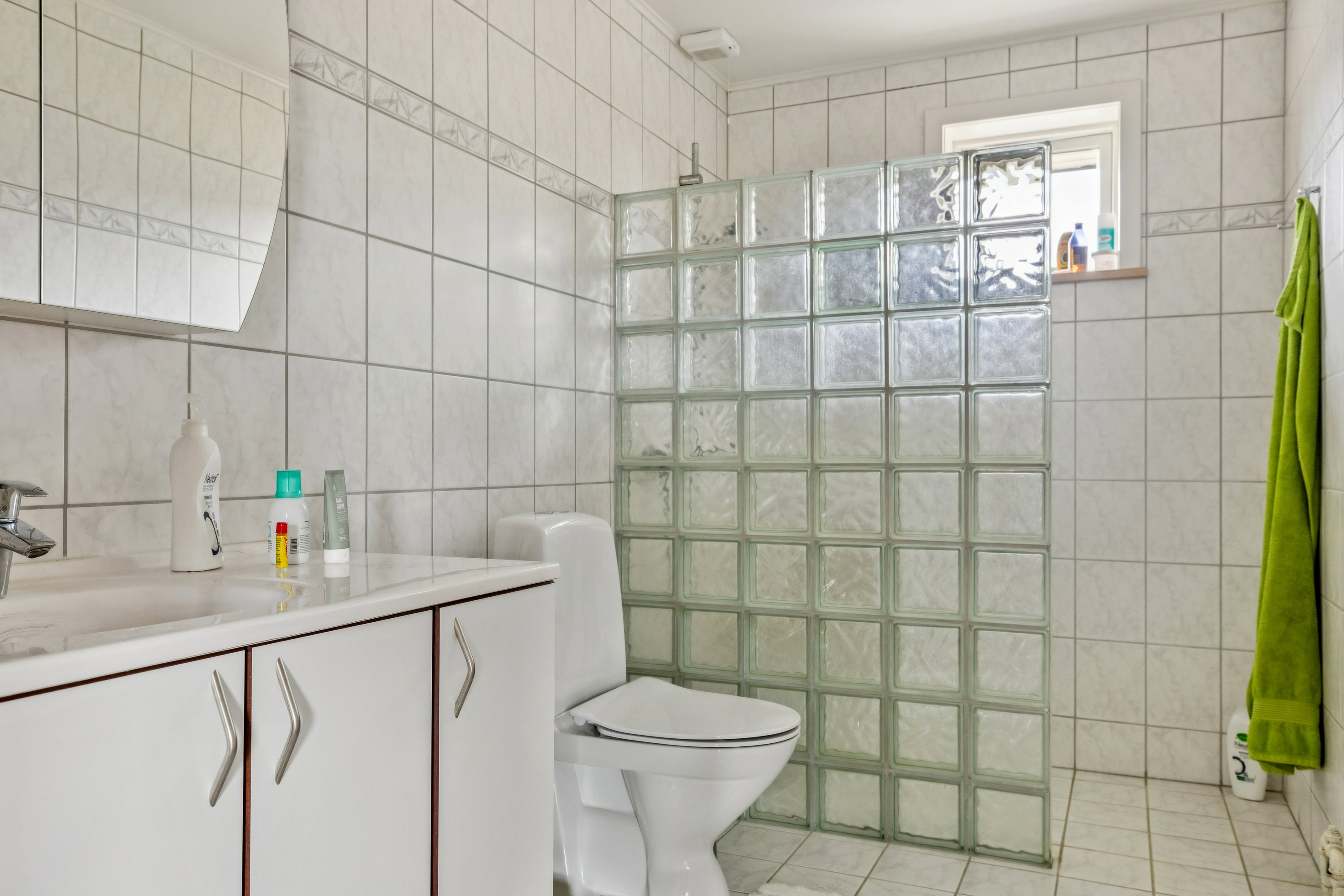 Fremhævet badeværelse billede i fuldskærmstilstand. Billede af Floravænget 10D, 5471 Søndersø