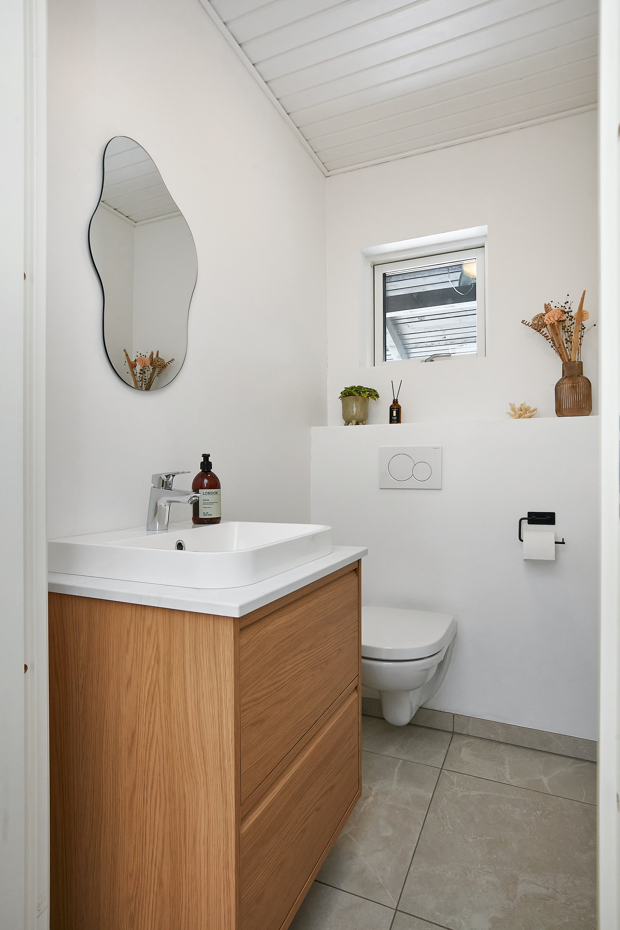 Fremhævet gæstetoilet billede i fuldskærmstilstand. Billede af Rødkløvervej 13, Tyrsted, 8700 Horsens