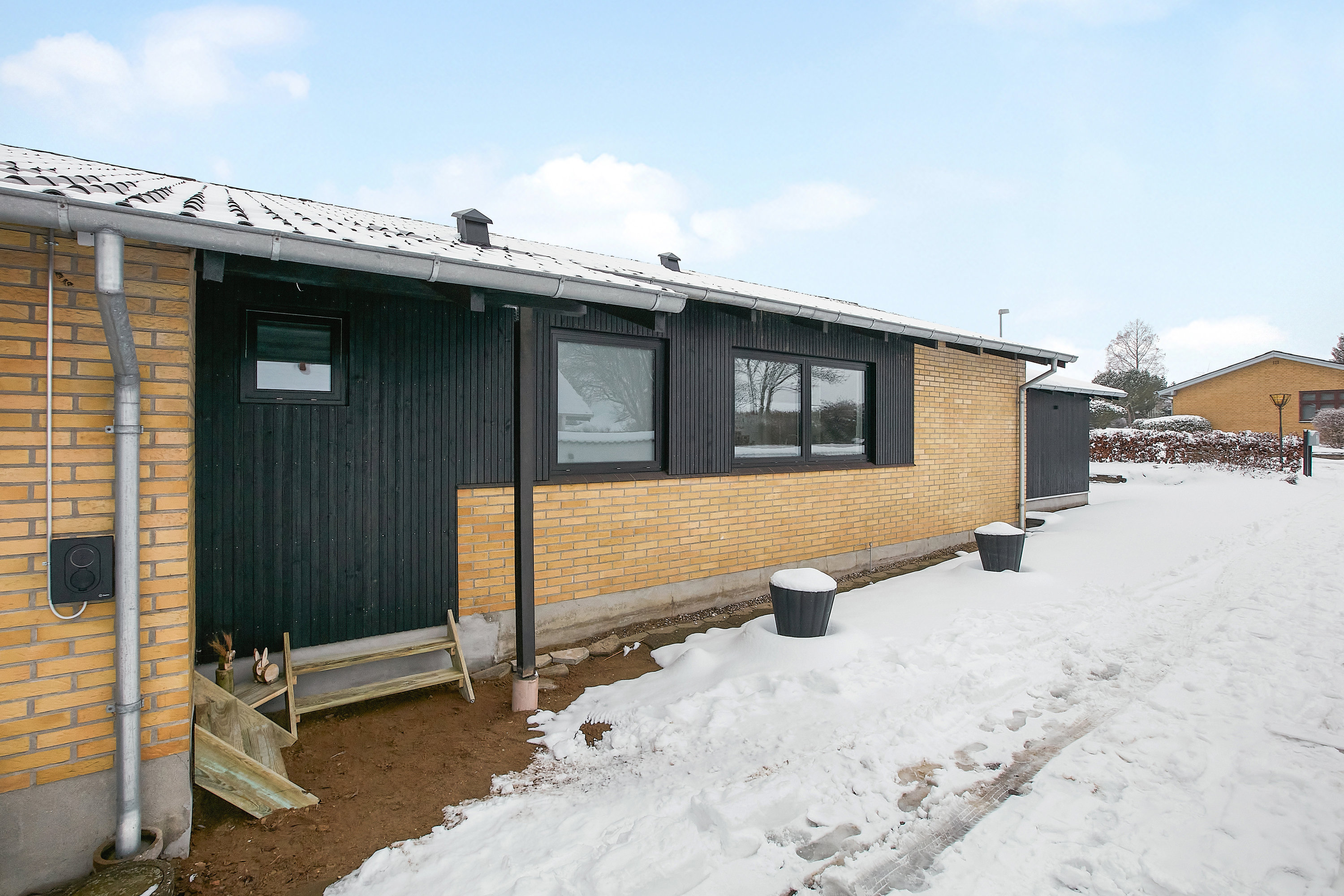 Fremhævet facade billede i fuldskærmstilstand. Billede af Rødkløvervej 13, Tyrsted, 8700 Horsens