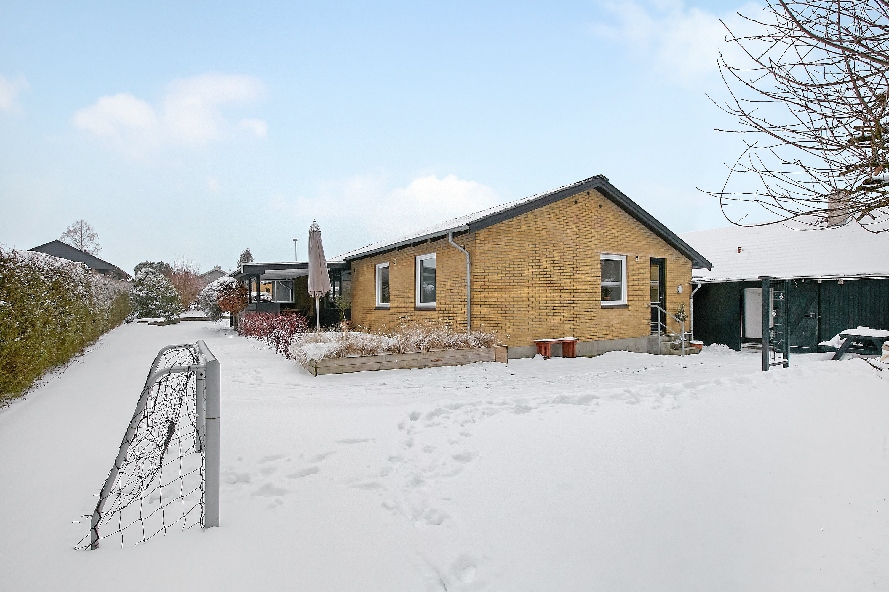 Fremhævet set fra haven billede i fuldskærmstilstand. Billede af Rødkløvervej 13, Tyrsted, 8700 Horsens