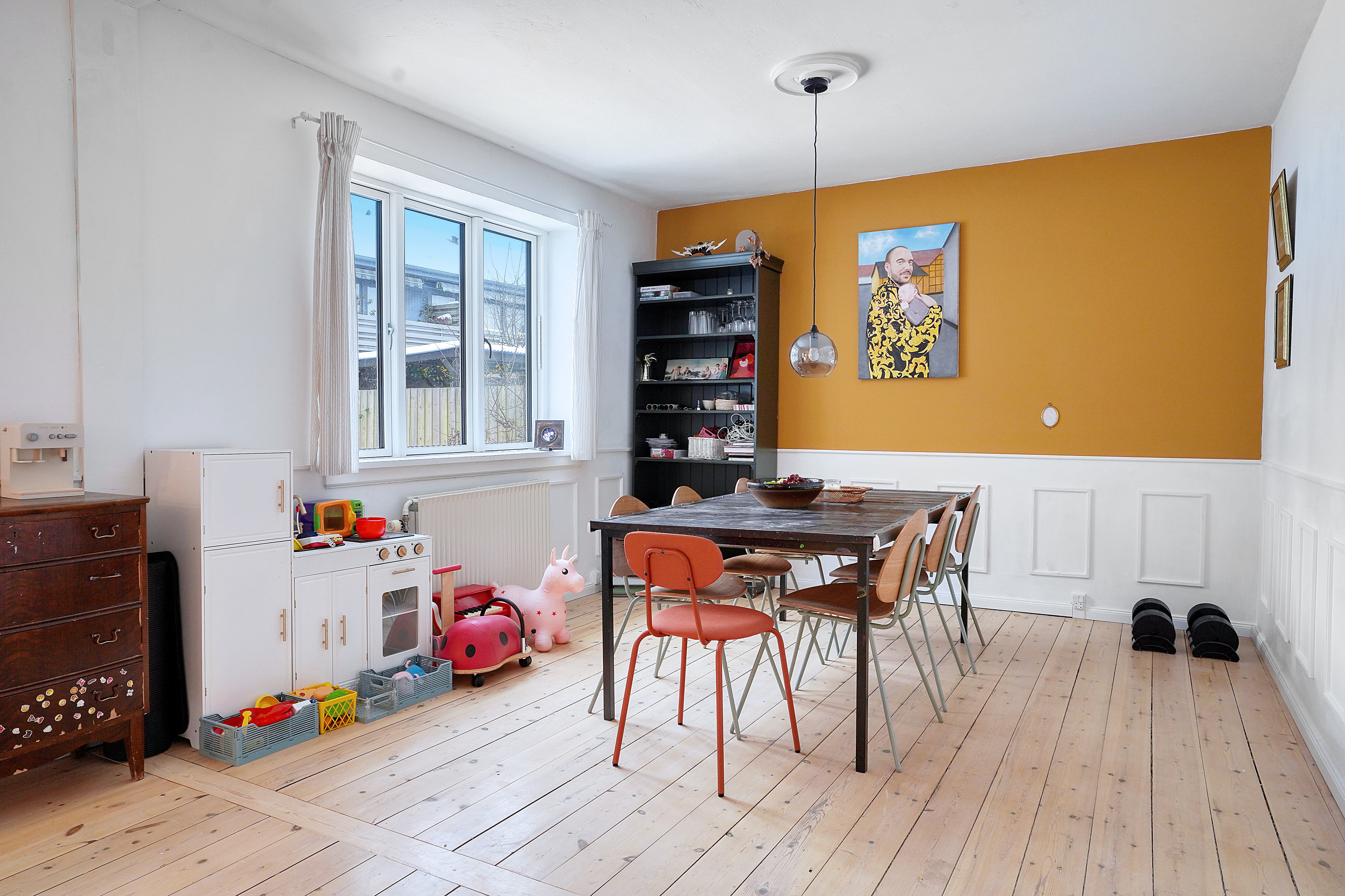 Fremhævet spisestue billede i fuldskærmstilstand. Billede af Rosenkildevej 63, 3000 Helsingør