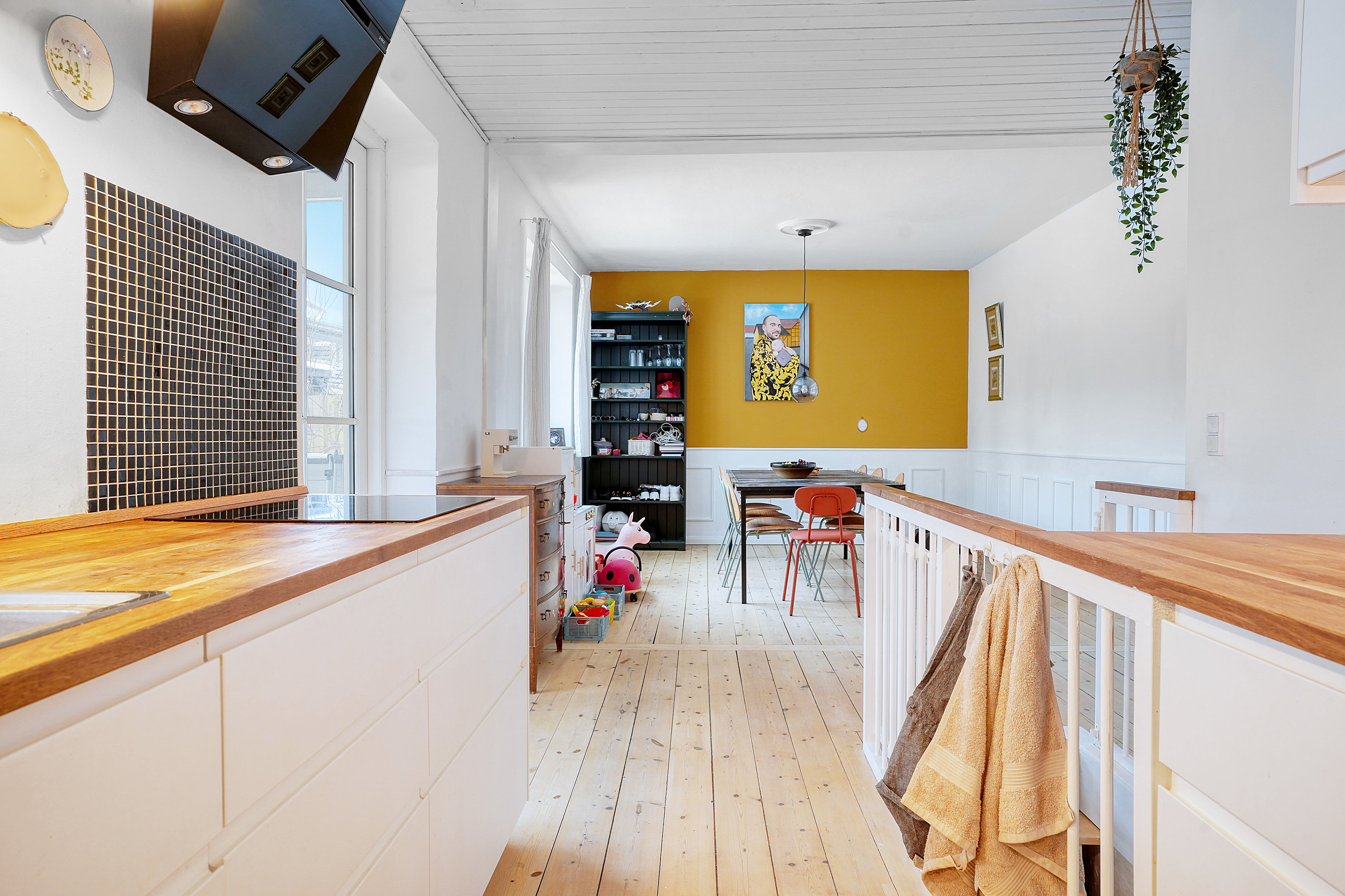 Fremhævet spisestue billede i fuldskærmstilstand. Billede af Rosenkildevej 63, 3000 Helsingør