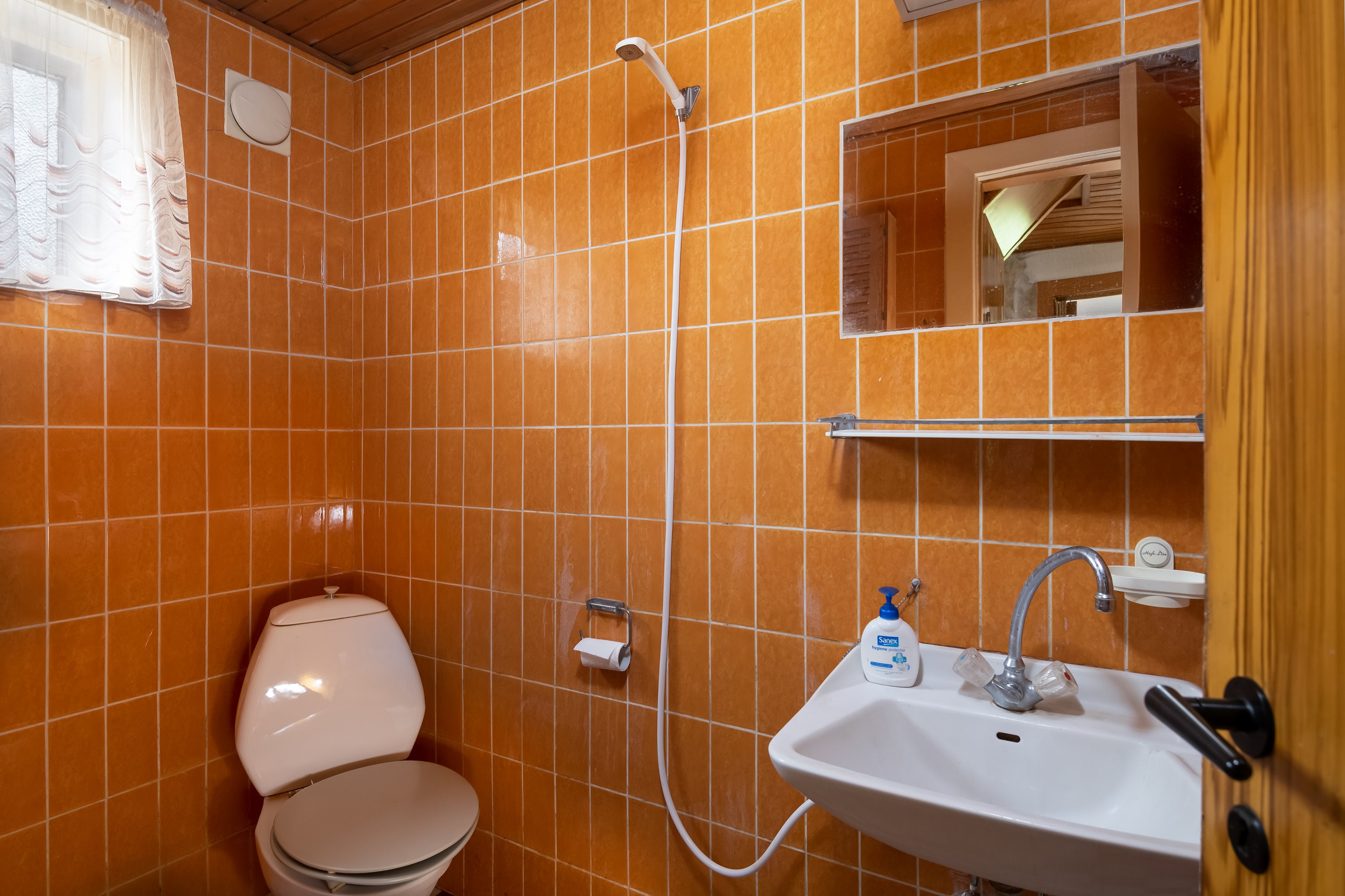 Fremhævet badeværelse billede i fuldskærmstilstand. Billede af Kammervej 11, Lendum, 9870 Sindal