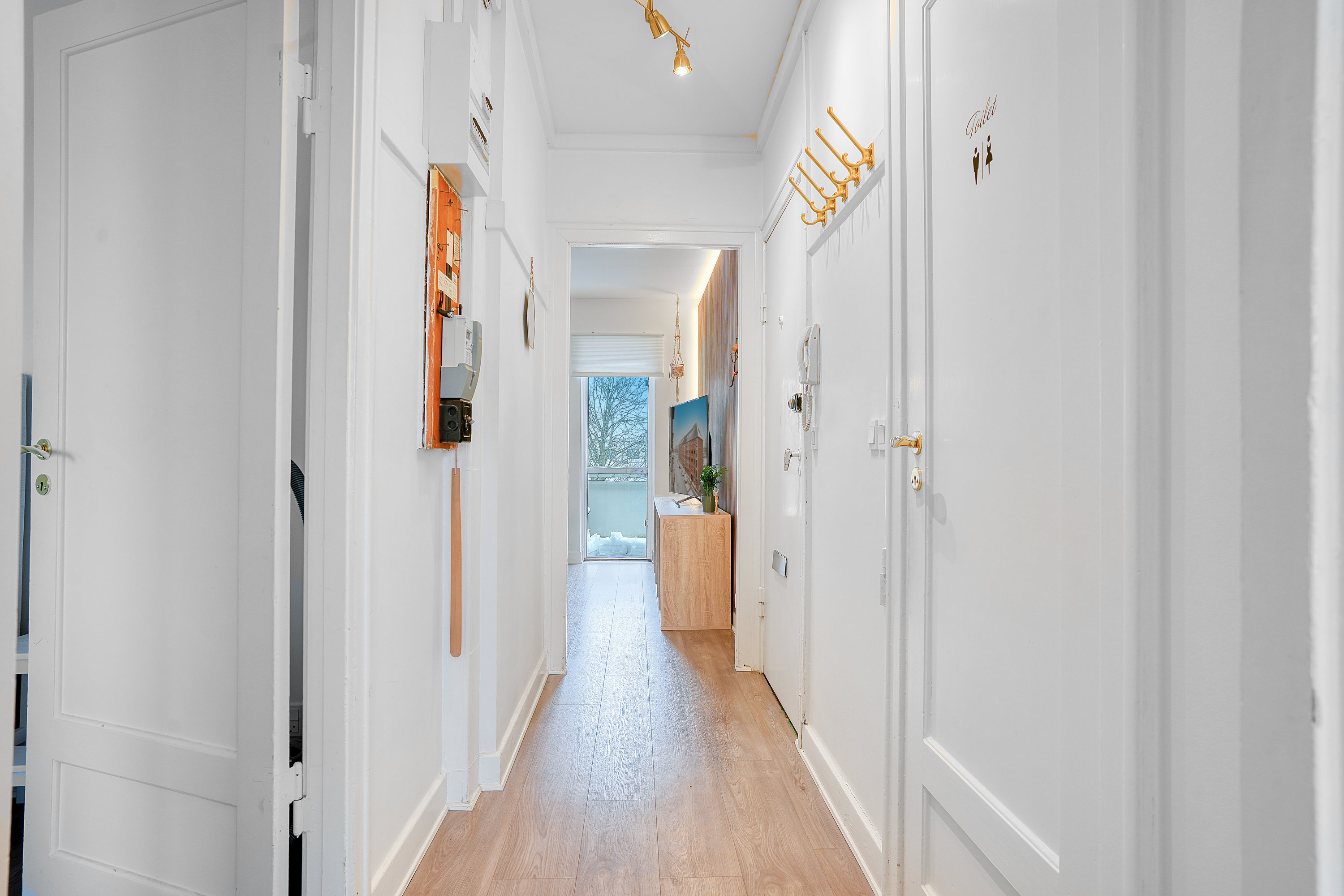 Fremhævet entré billede i fuldskærmstilstand. Billede af Jernbane Allé 24A, 3. th., 2720 Vanløse