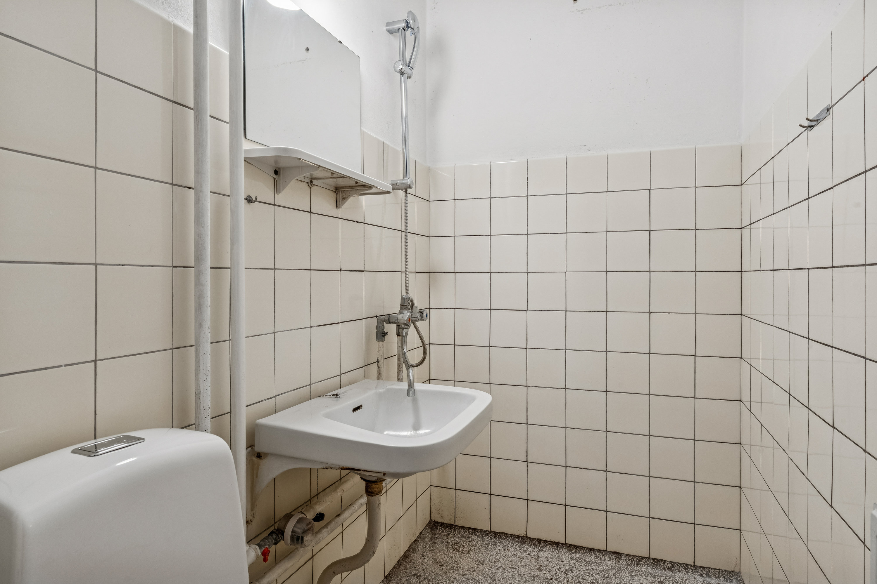 Fremhævet badeværelse billede i fuldskærmstilstand. Billede af Roald Amundsens Vej 11, st.., 9210 Aalborg SØ