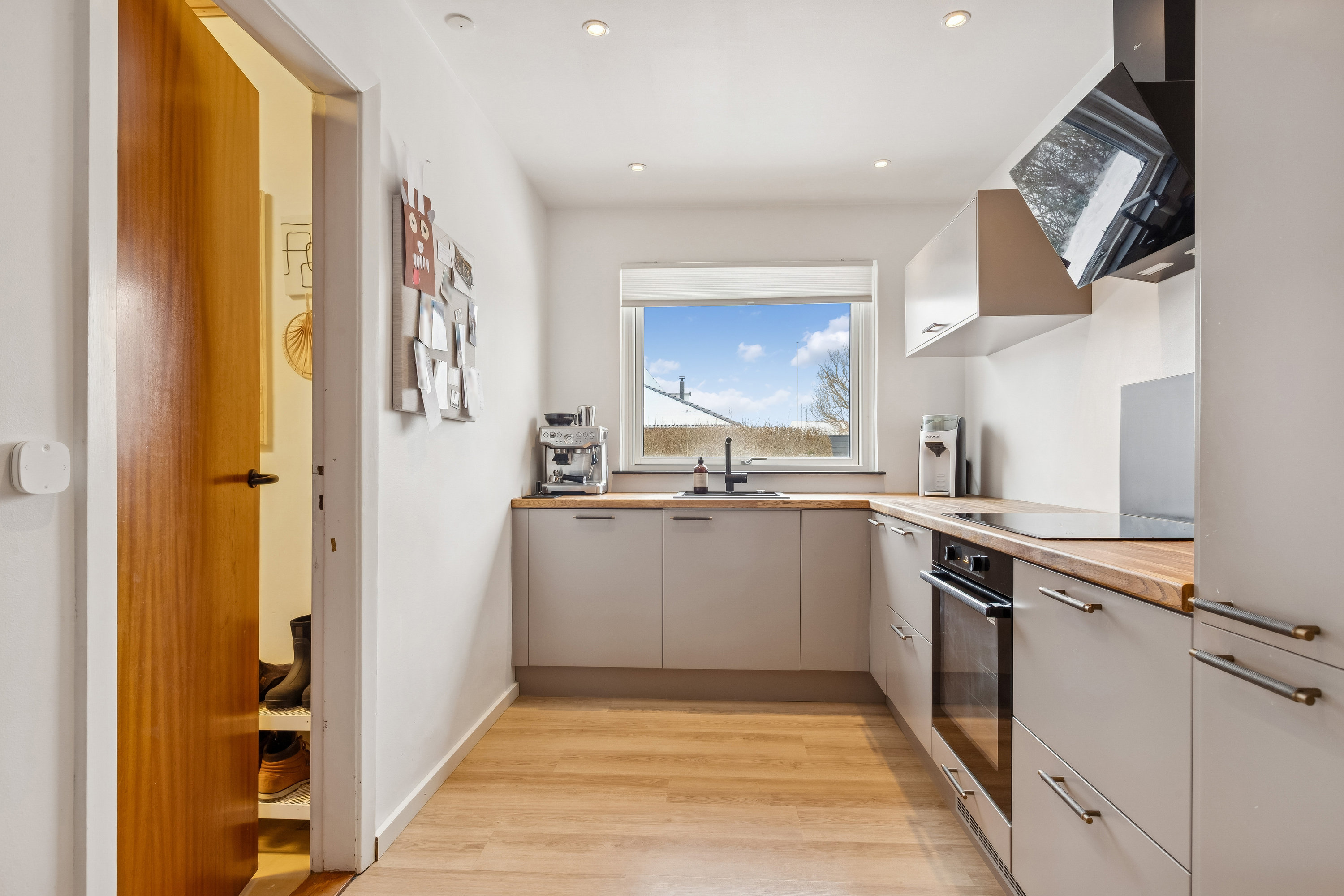 Fremhævet køkken billede i fuldskærmstilstand. Billede af Grindsted Alle 1, 2770 Kastrup