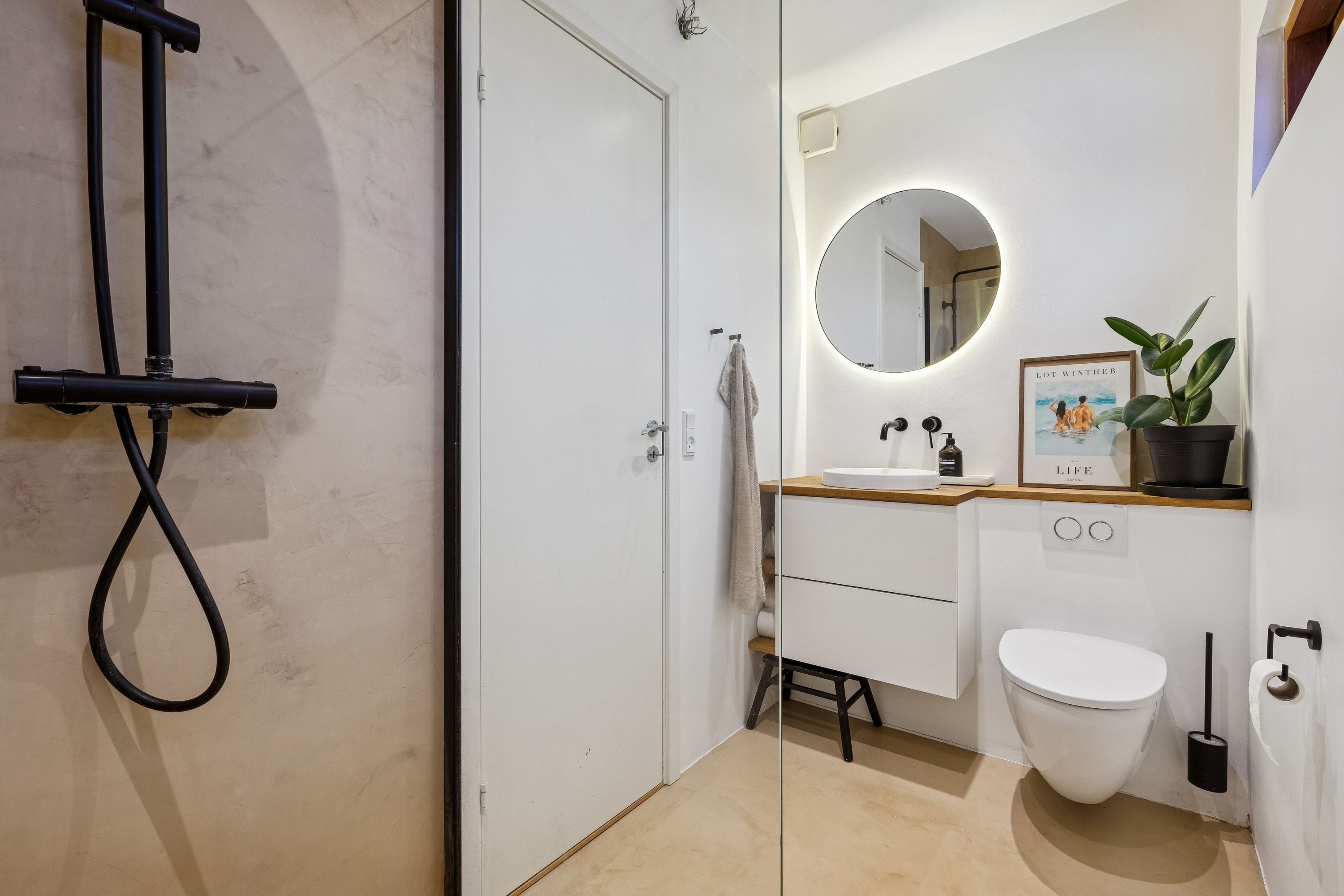 Fremhævet badeværelse billede i fuldskærmstilstand. Billede af Grindsted Alle 1, 2770 Kastrup