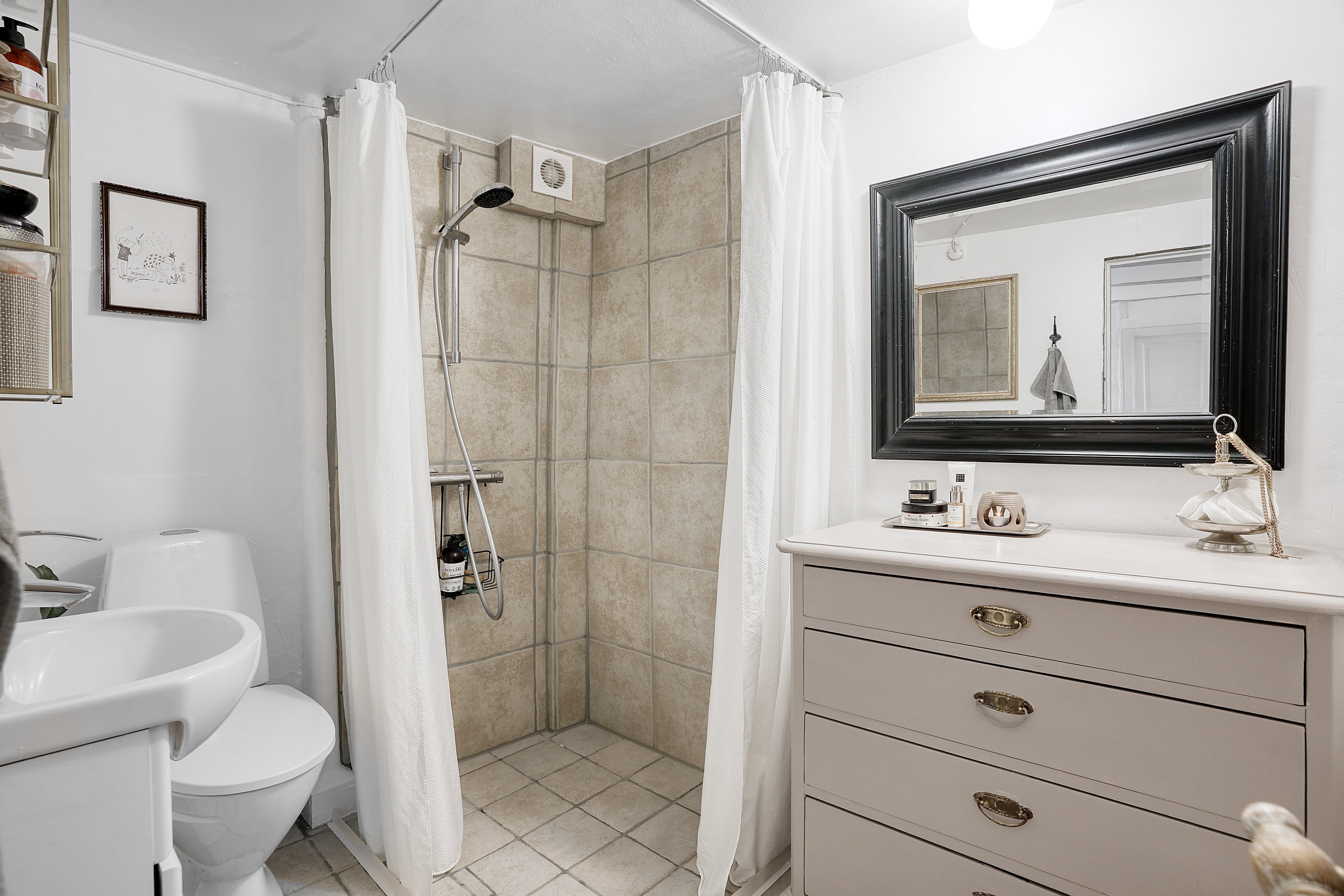 Fremhævet badeværelse billede i fuldskærmstilstand. Billede af Skyttenstræde 11C, 3000 Helsingør