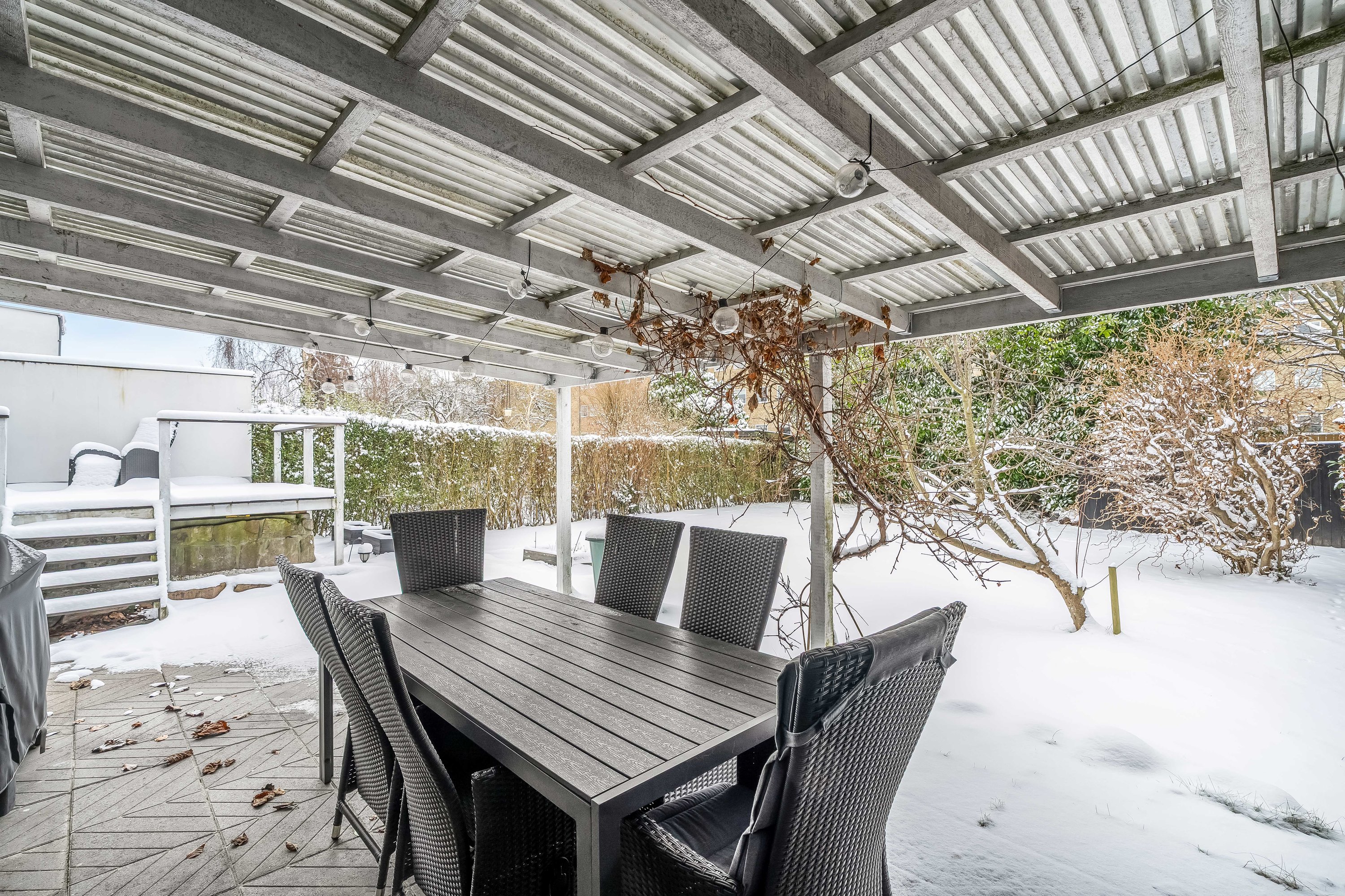 Fremhævet overdækket terrasse billede i fuldskærmstilstand. Billede af Hasselvej 38, 2830 Virum