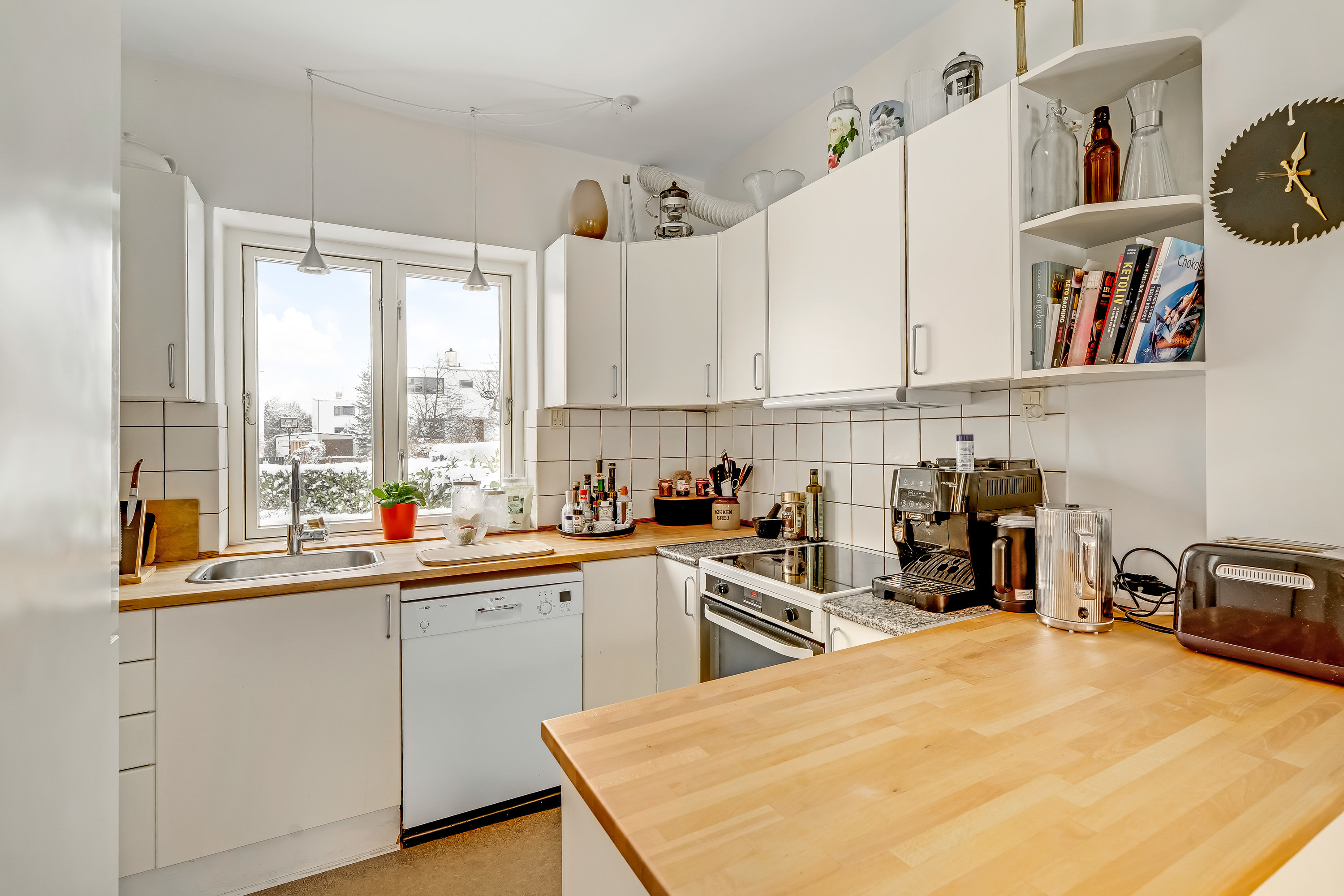 Fremhævet køkken billede i fuldskærmstilstand. Billede af Hasselvej 38, 2830 Virum