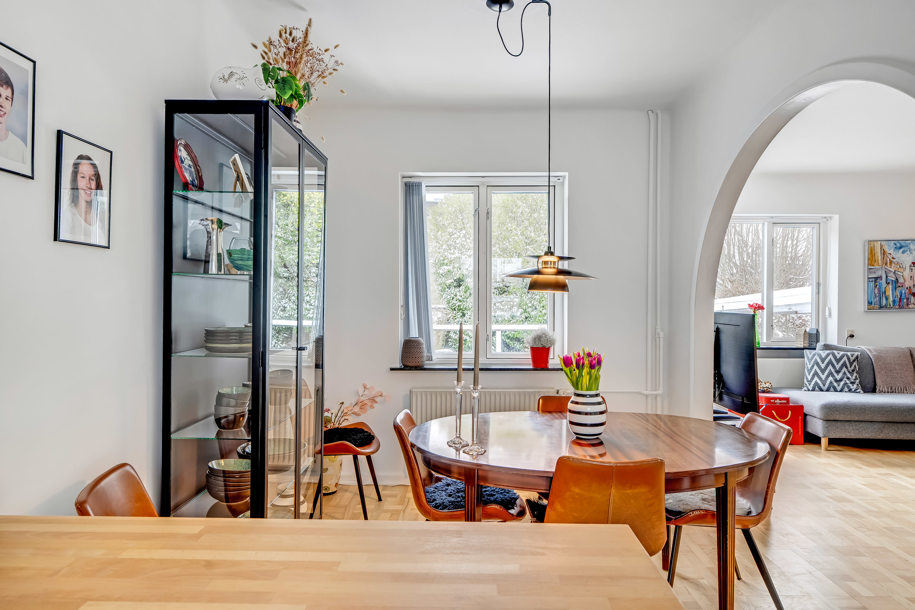 Fremhævet stue billede i fuldskærmstilstand. Billede af Hasselvej 38, 2830 Virum