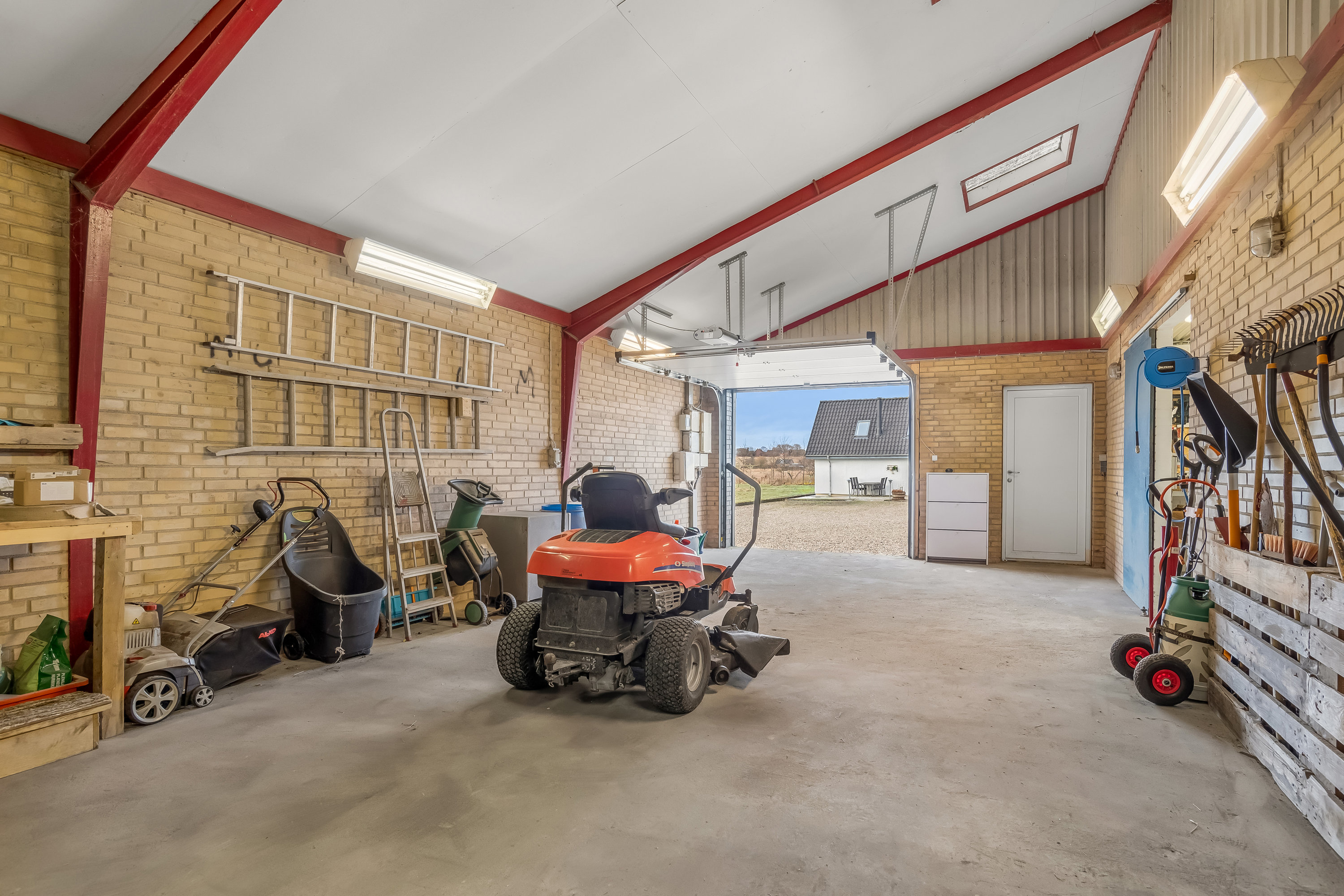 Fremhævet garage billede i fuldskærmstilstand. Billede af Naurvej 28, 7500 Holstebro