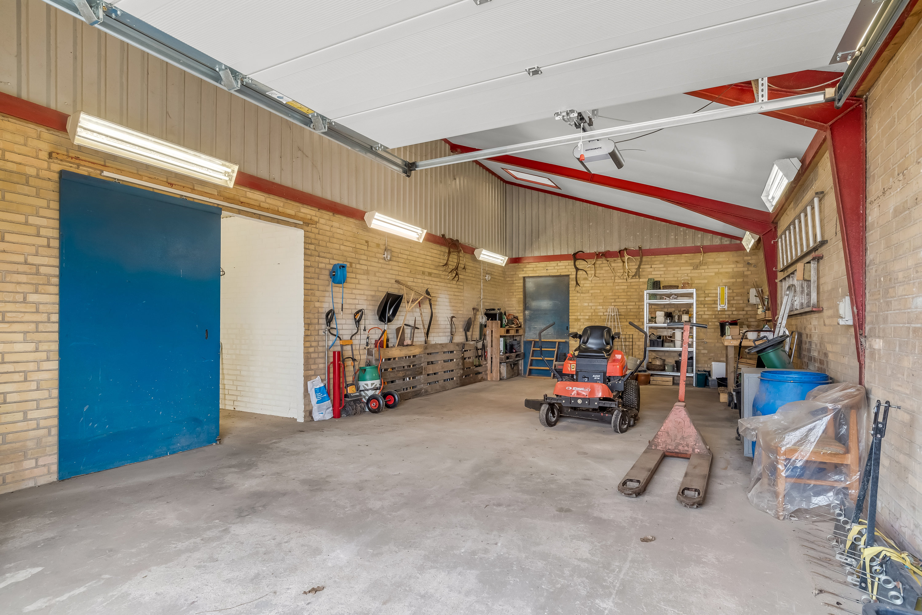 Fremhævet garage billede i fuldskærmstilstand. Billede af Naurvej 28, 7500 Holstebro