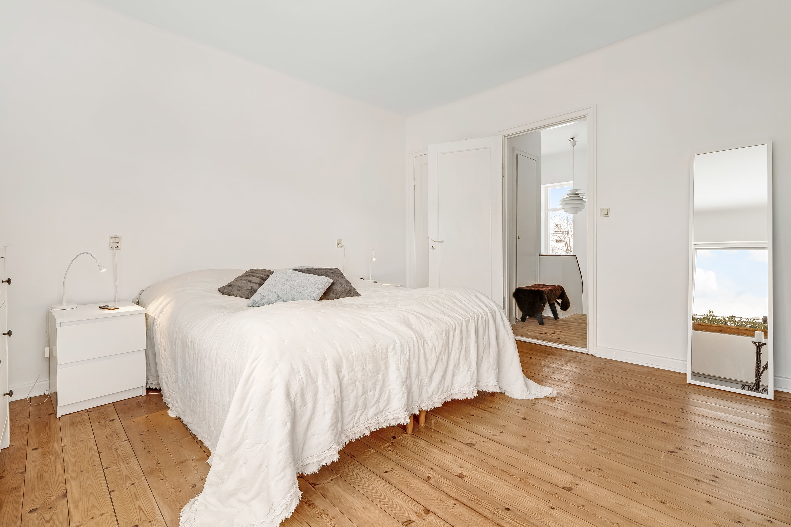 Fremhævet soveværelse billede i fuldskærmstilstand. Billede af Hasselvej 38, 2830 Virum